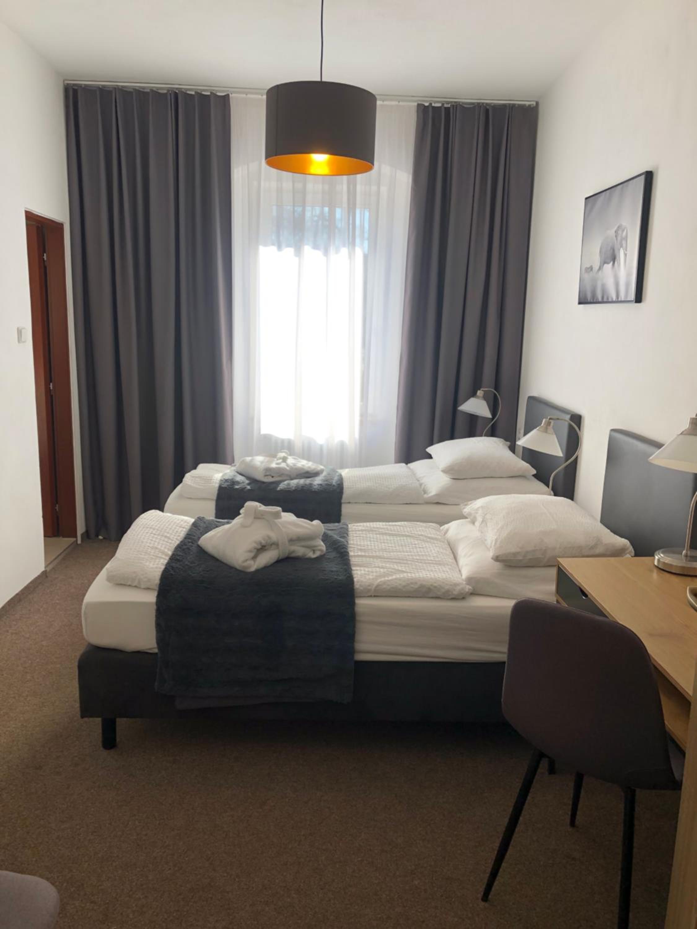 Economy Twin Room photo 3