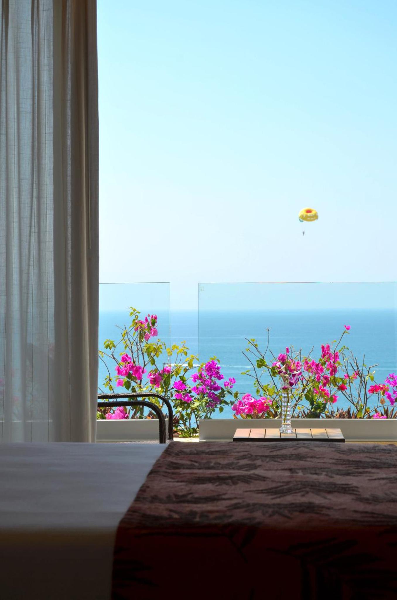 Deluxe Room King Ocean View
