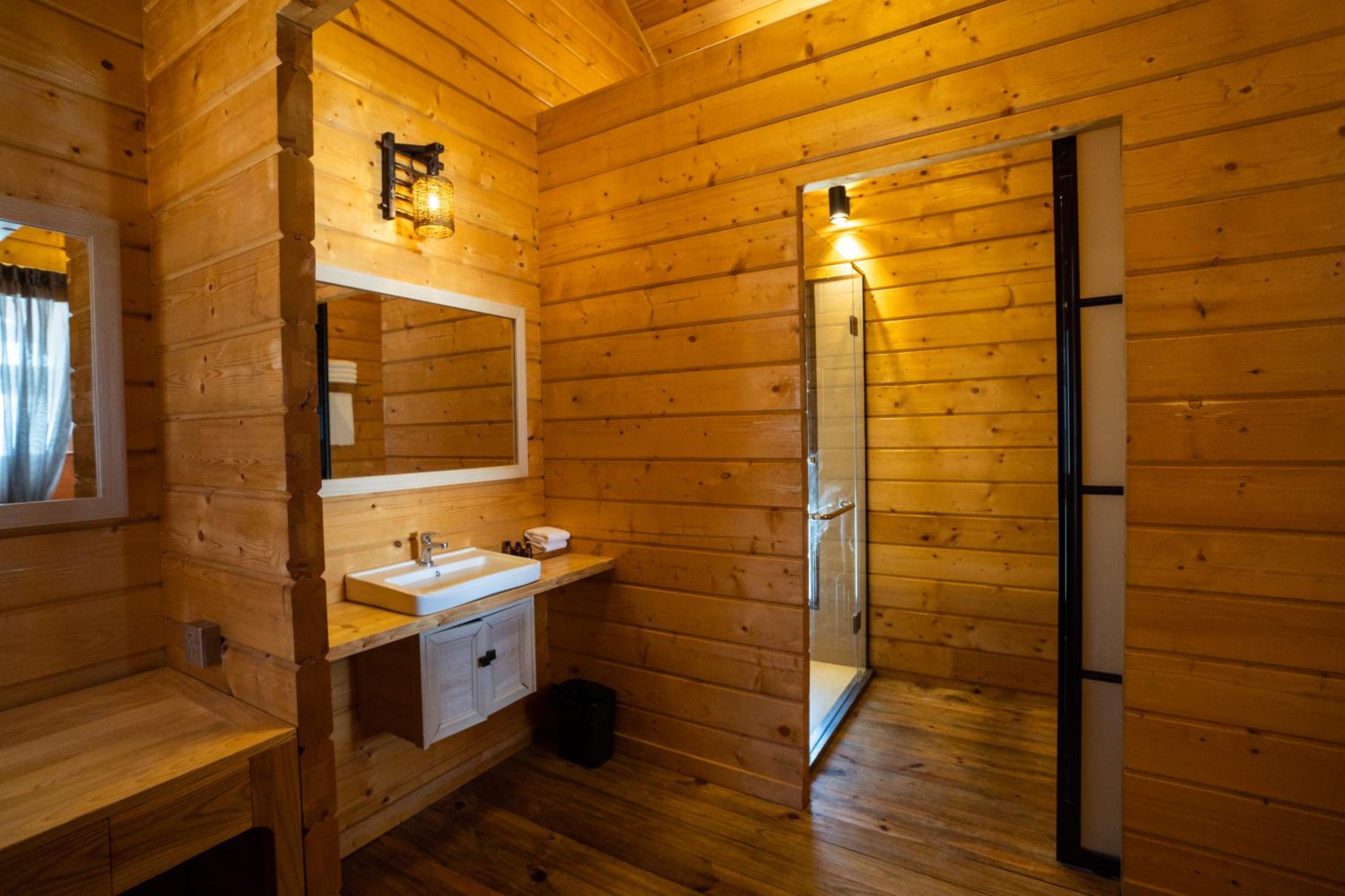 SEA & LAND TRANSFER INCLUDED - Premium Chalet Seaview King
