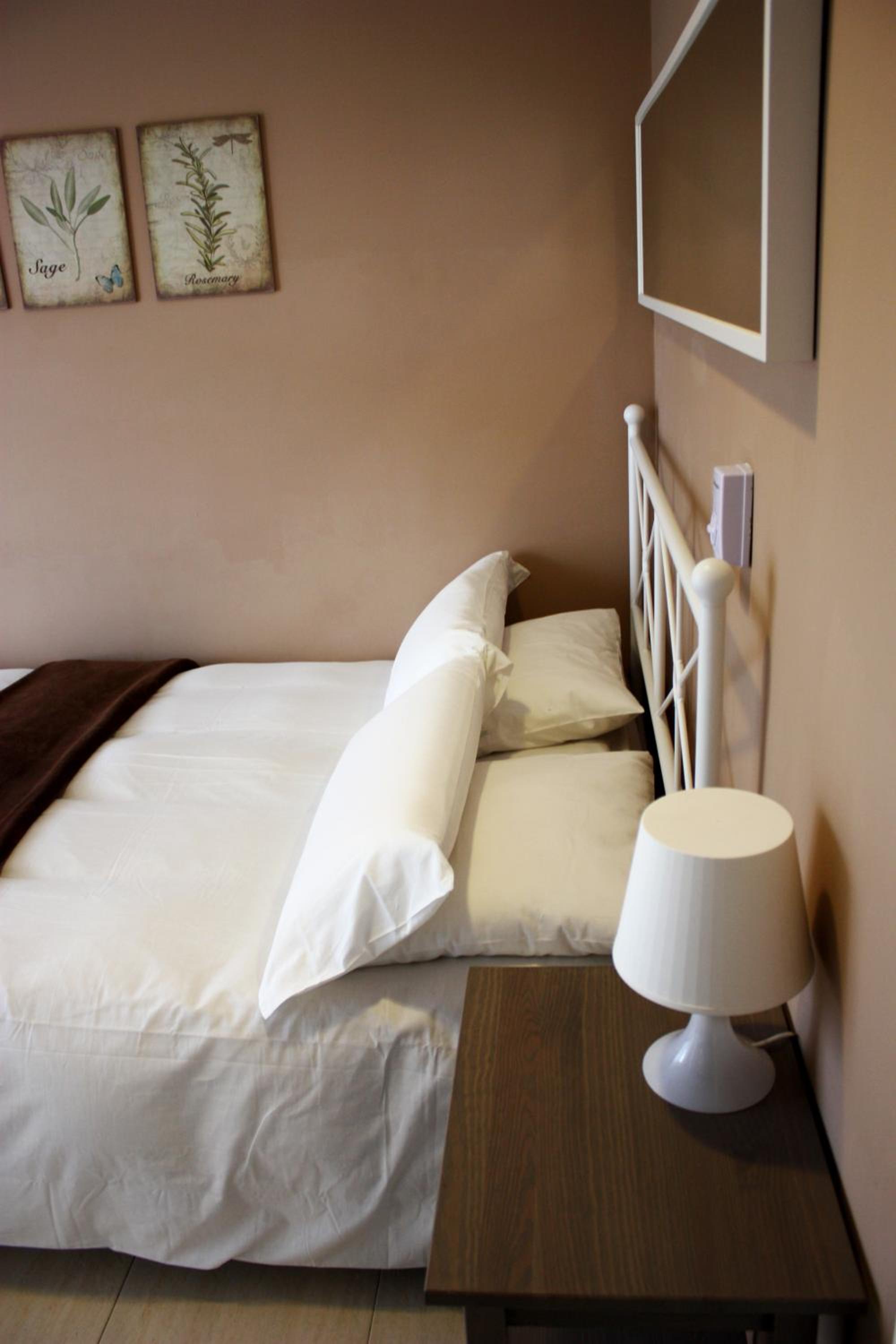 Double Room with Shared Bathroom photo 3