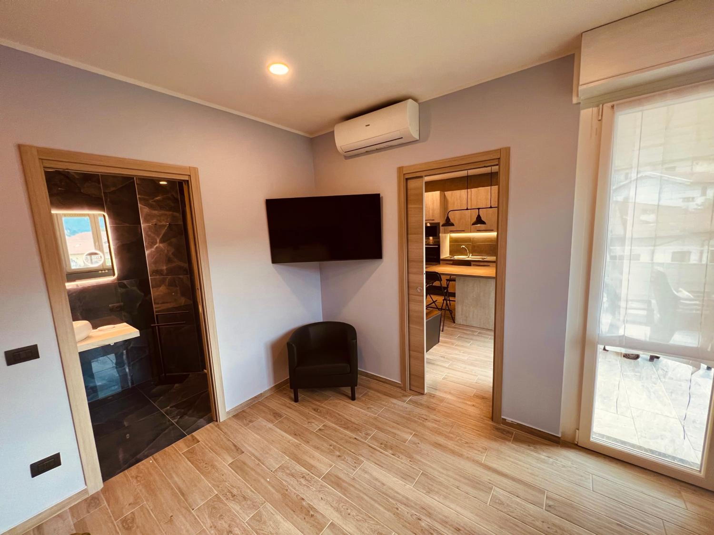One-Bedroom Apartment photo 2