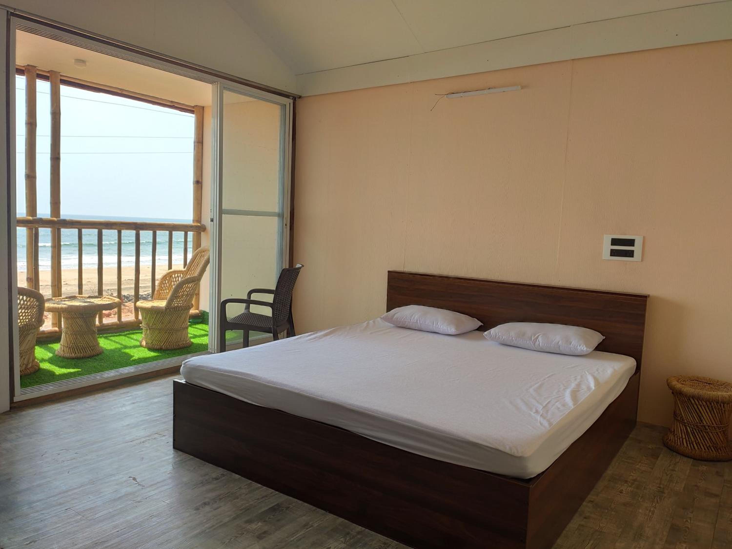 Deluxe Double Room with Balcony and Sea View