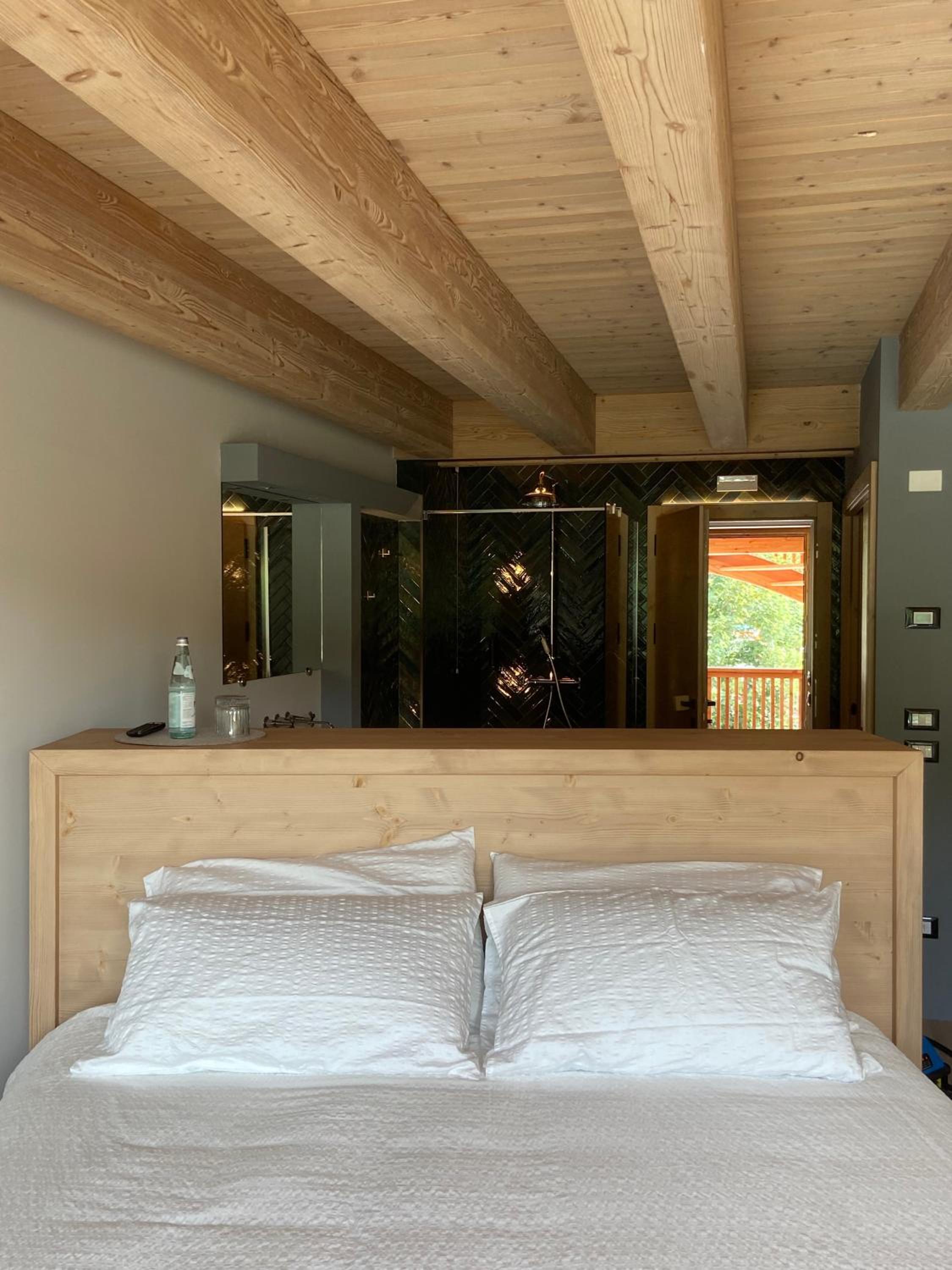 Superior Double Room with Lake View - Photo 1