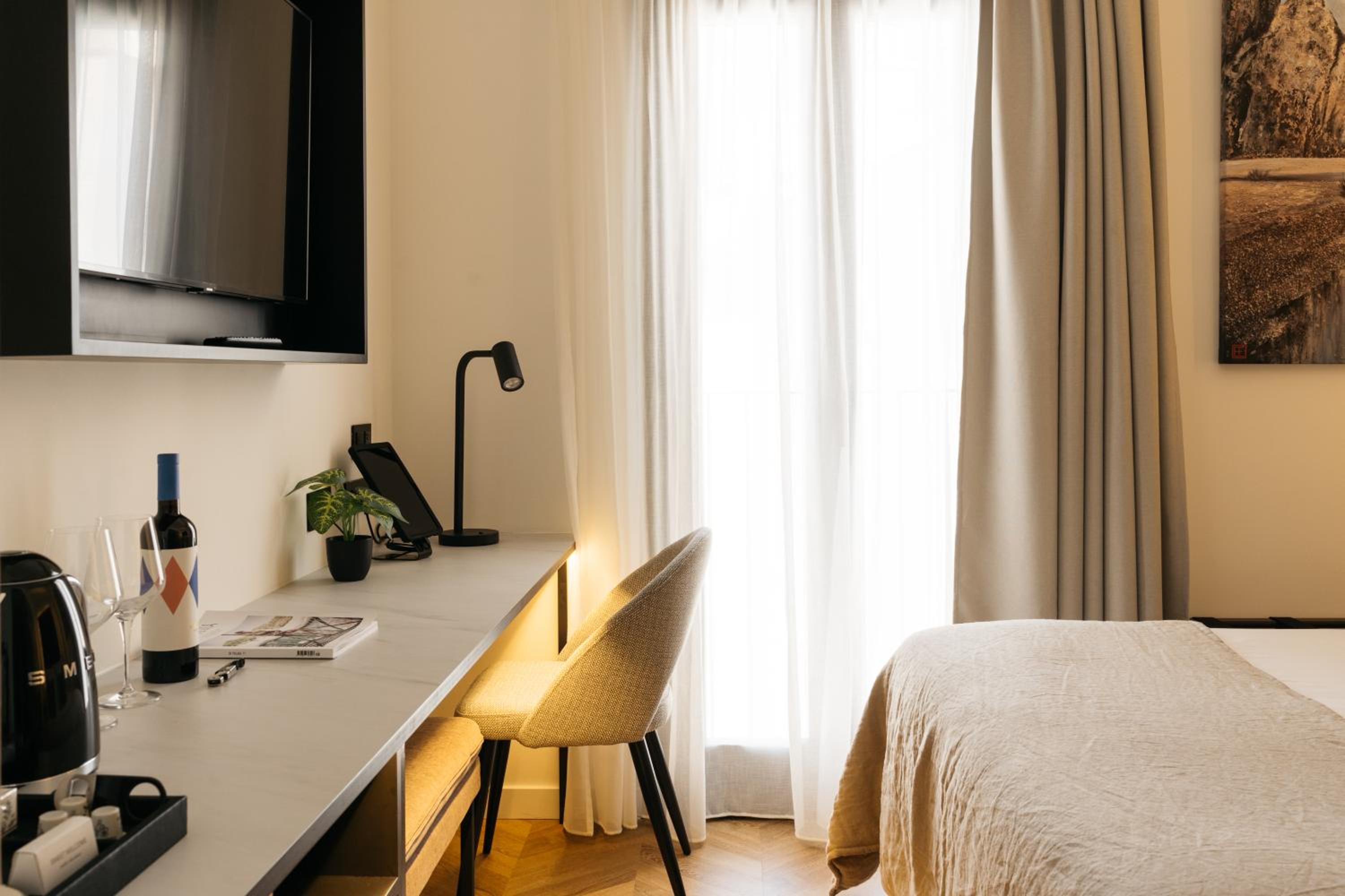 Standard Double Room - Photo 10