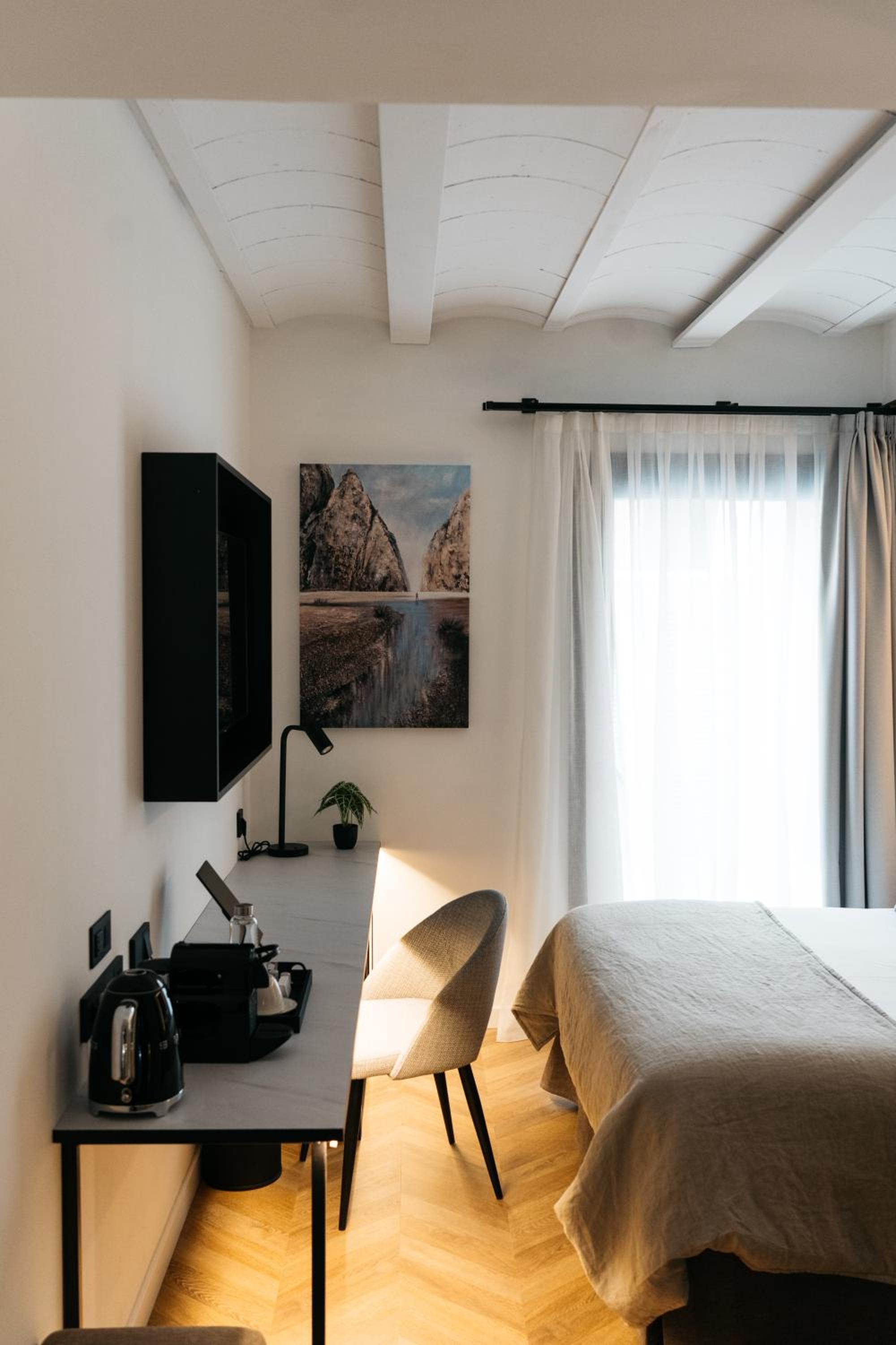 Standard Double Room - Photo 16