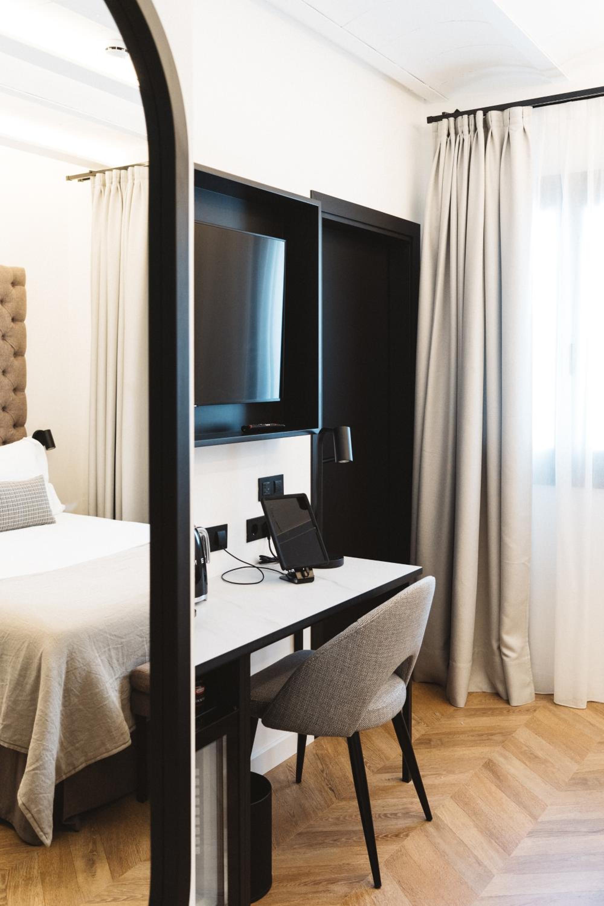 Standard Double Room - Photo 3