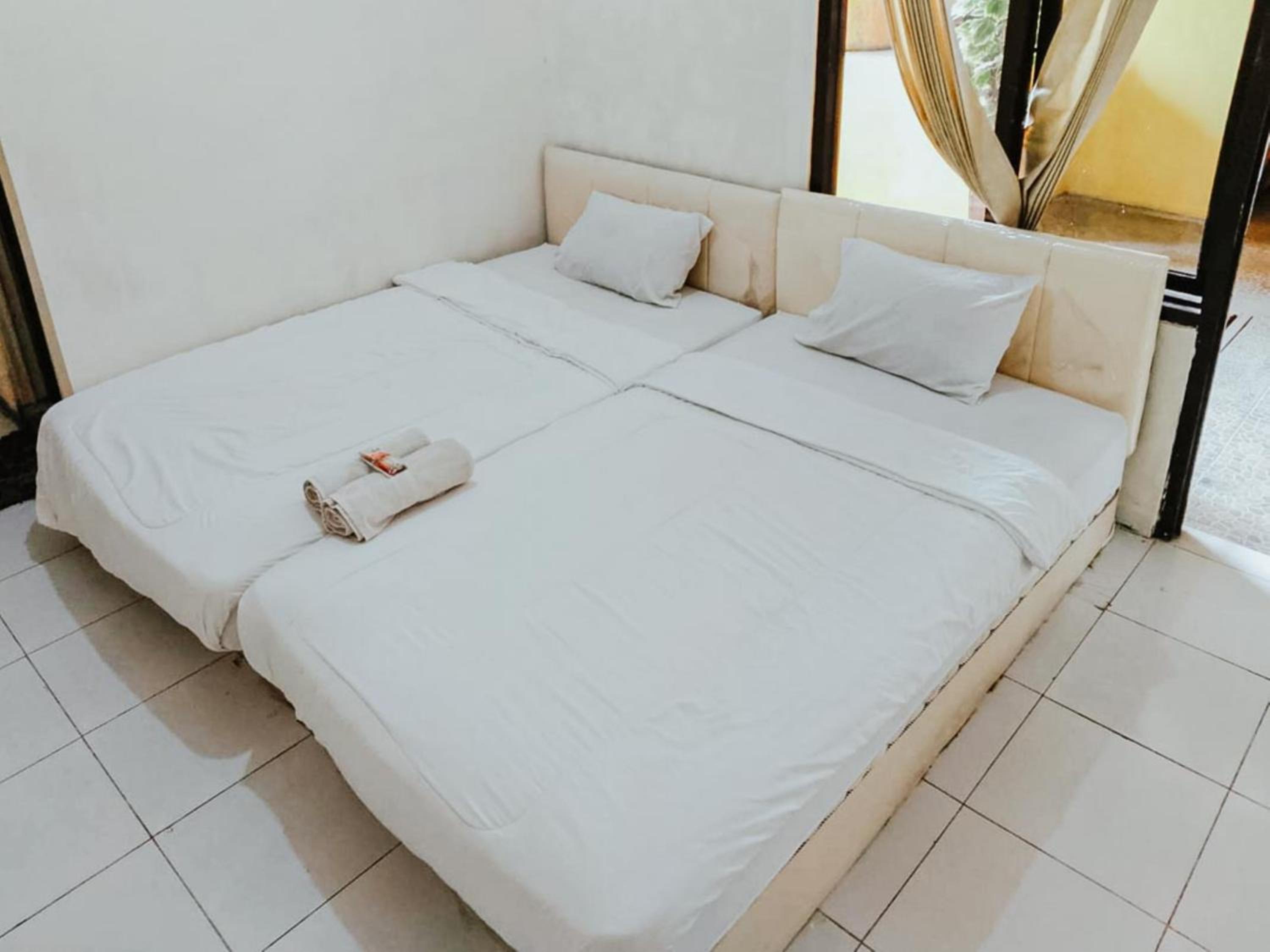 Twin Room - Photo 1
