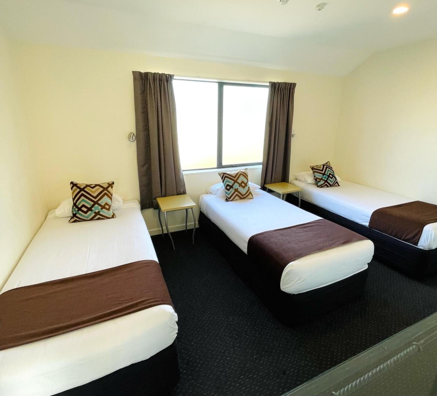 Large Three-Bedroom Apartment - Photo 8