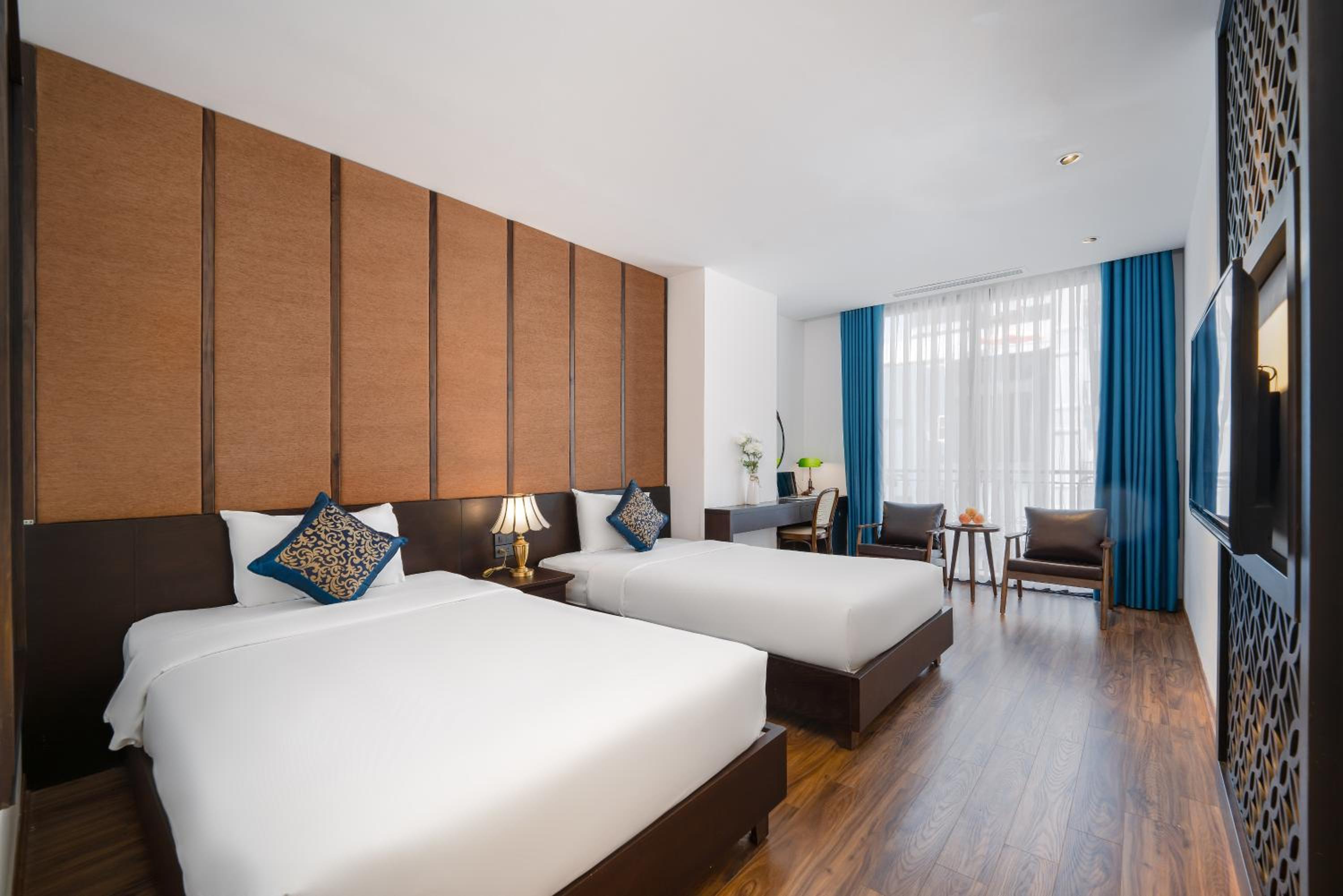 Deluxe Twin Room with Balcony - Photo 3