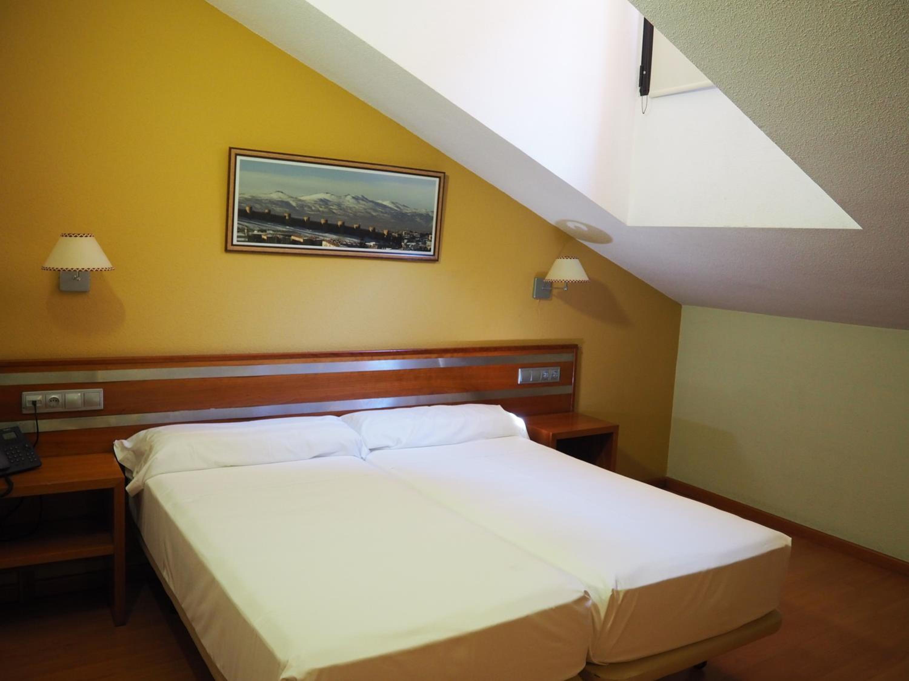 Double or Twin Room - Photo 9