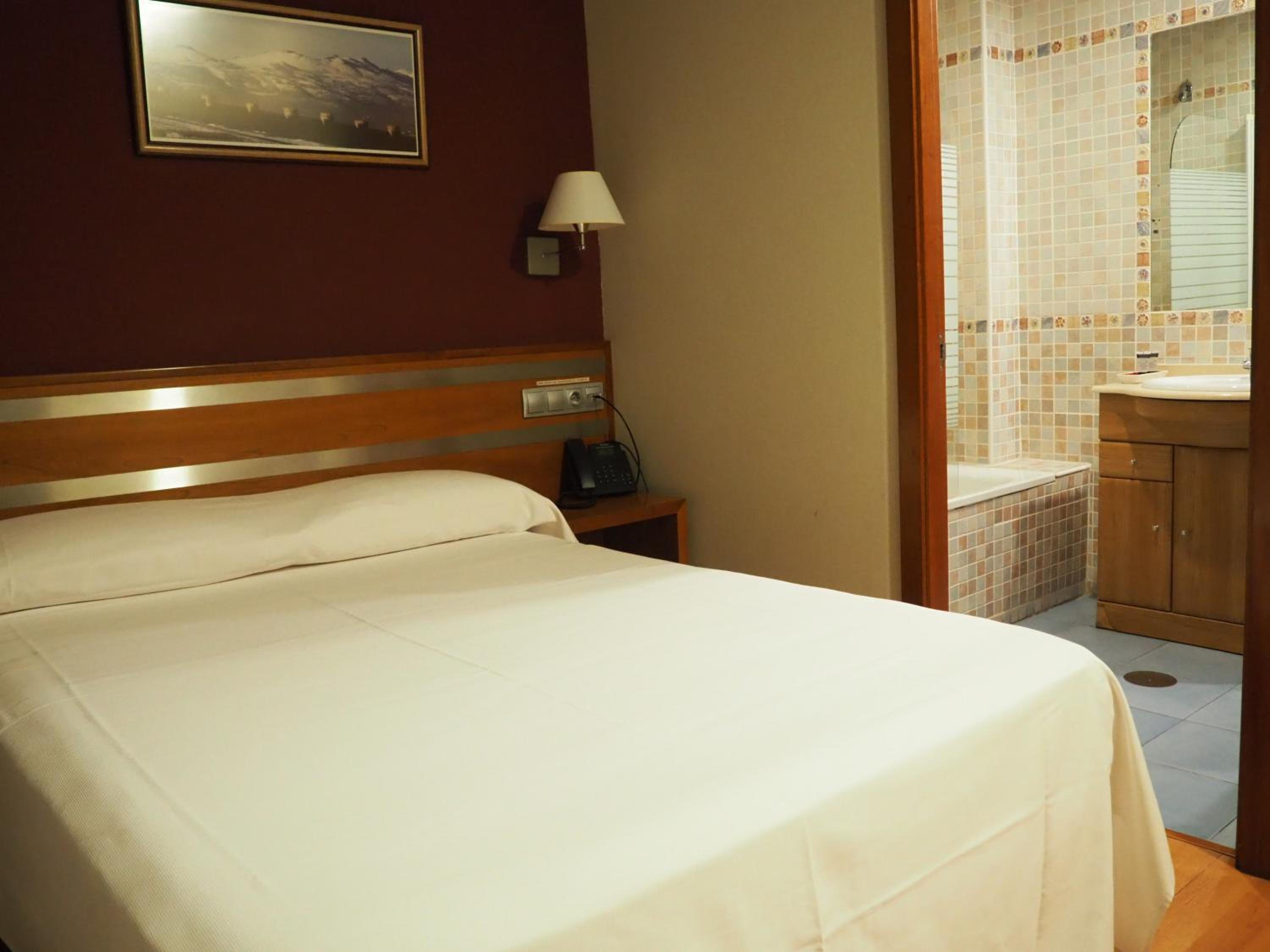Double or Twin Room - Photo 18