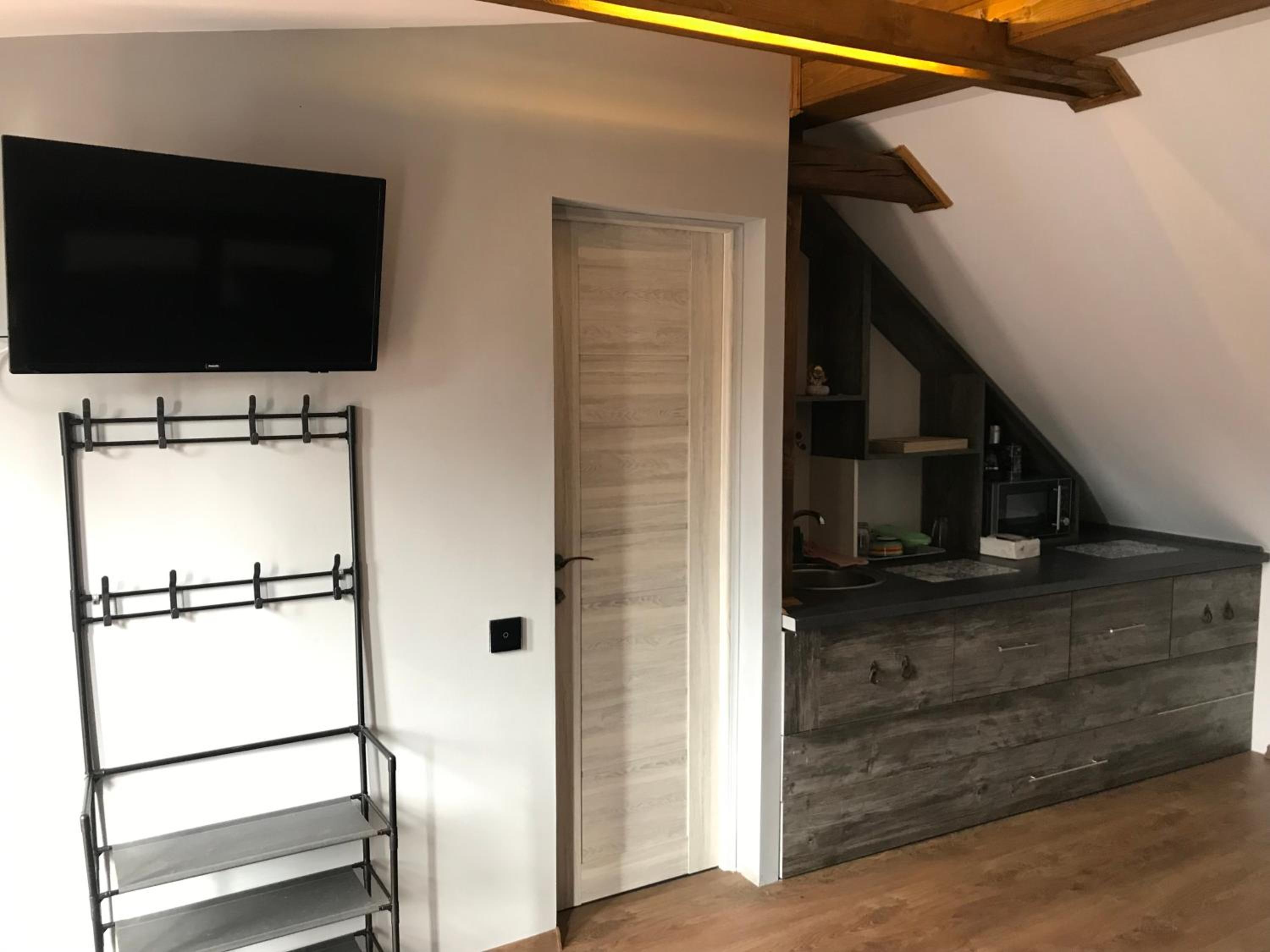 One-Bedroom Apartment - Photo 27