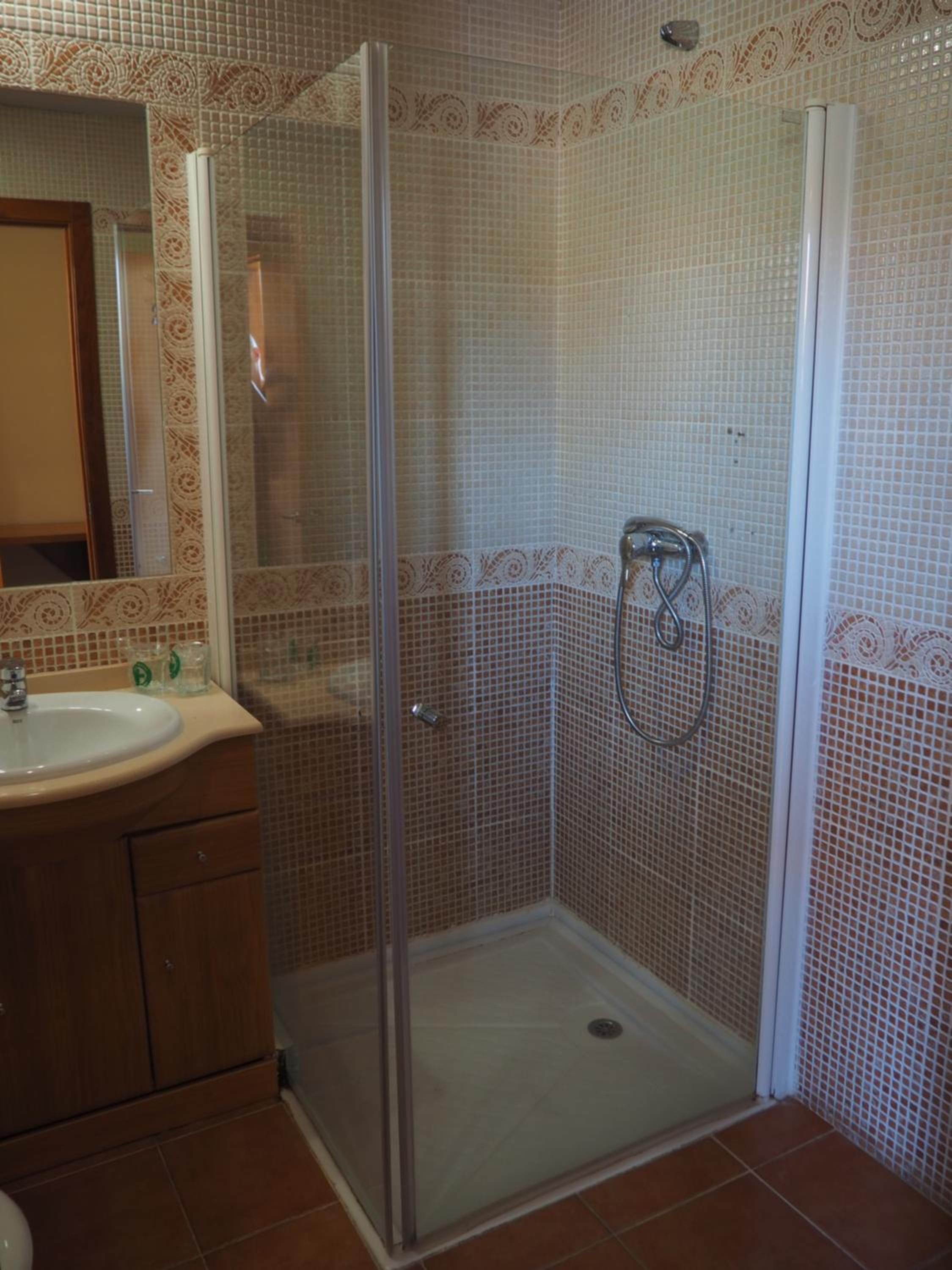 Double or Twin Room - Photo 4
