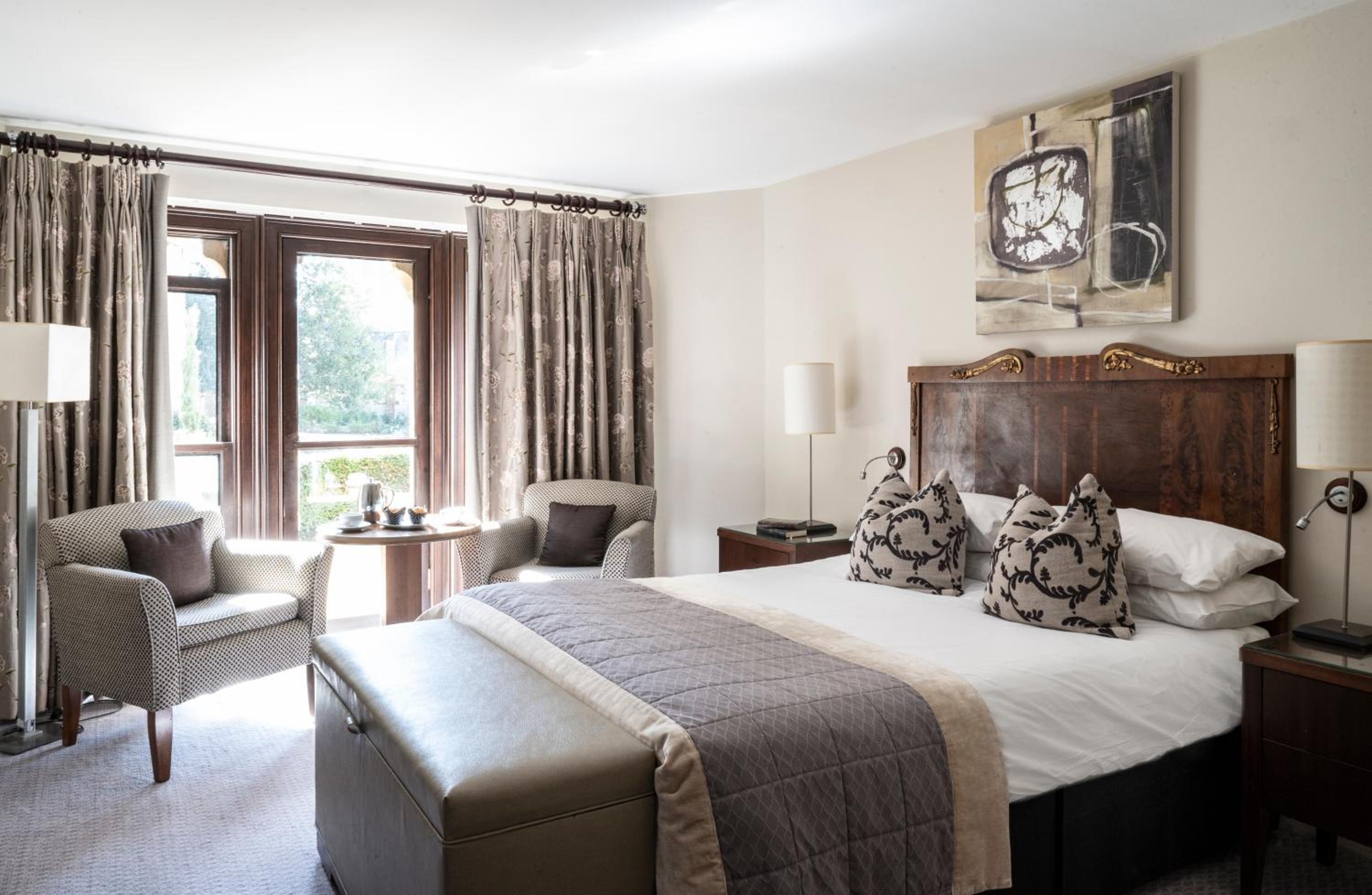 Classic Double or Twin room with Feature - Photo 1