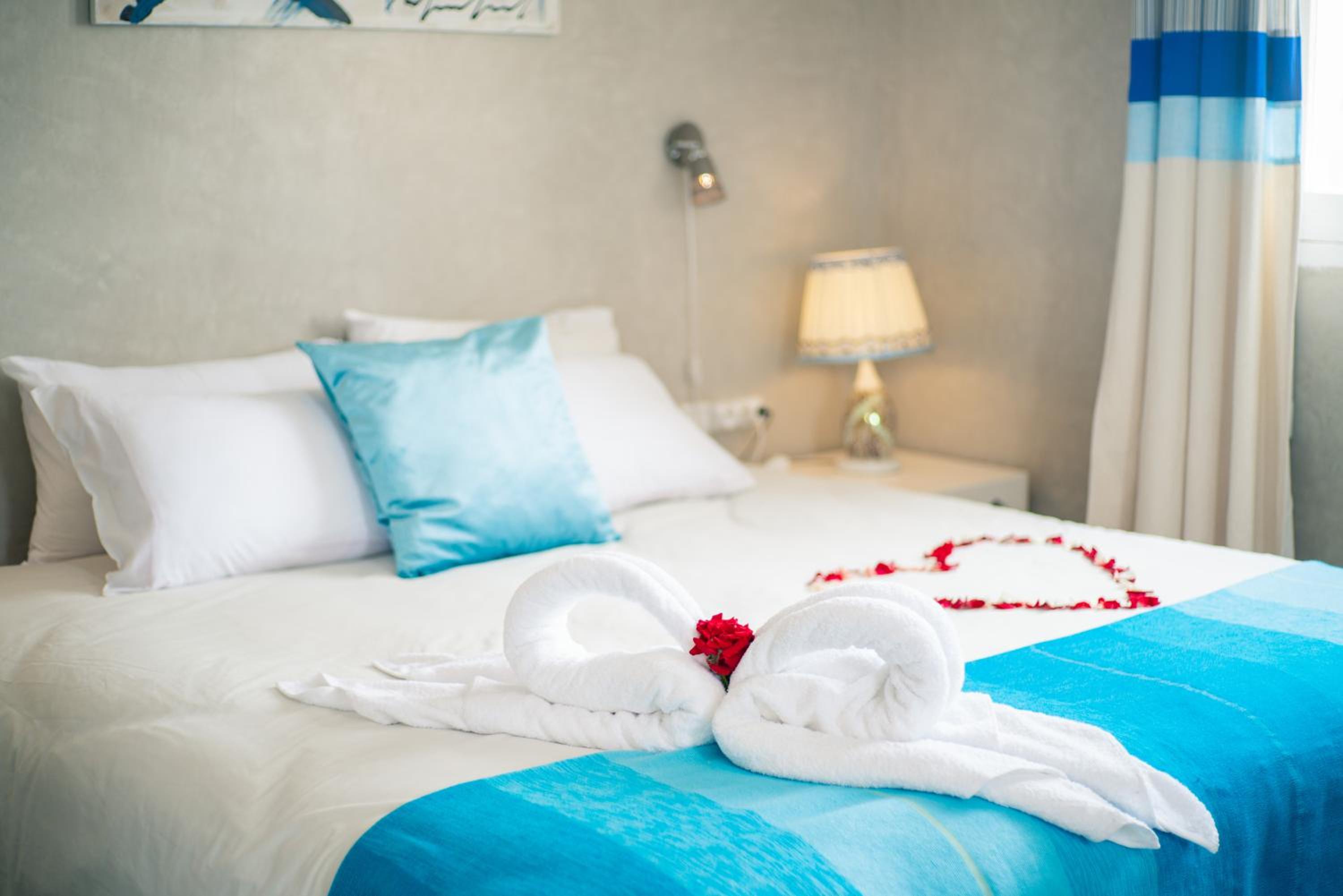 Deluxe Double or Twin Room - Photo 8