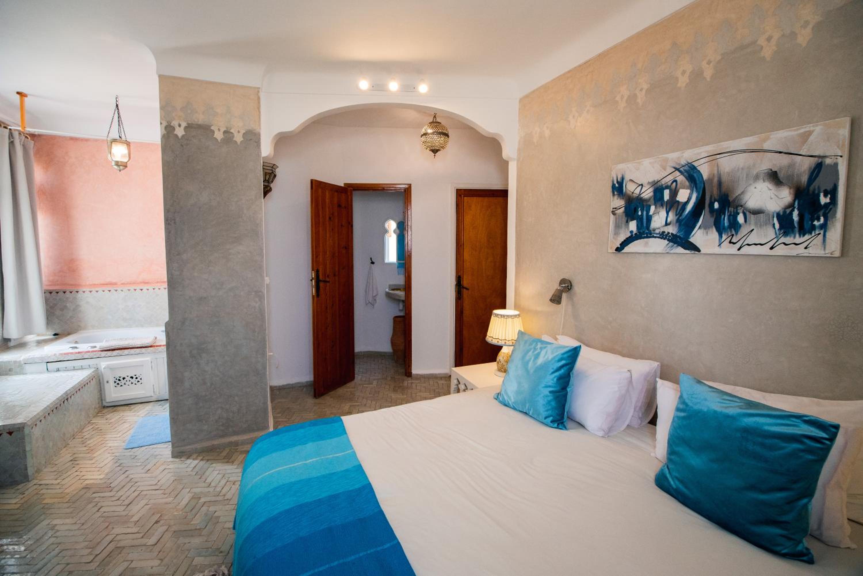 Deluxe Double or Twin Room - Photo 7
