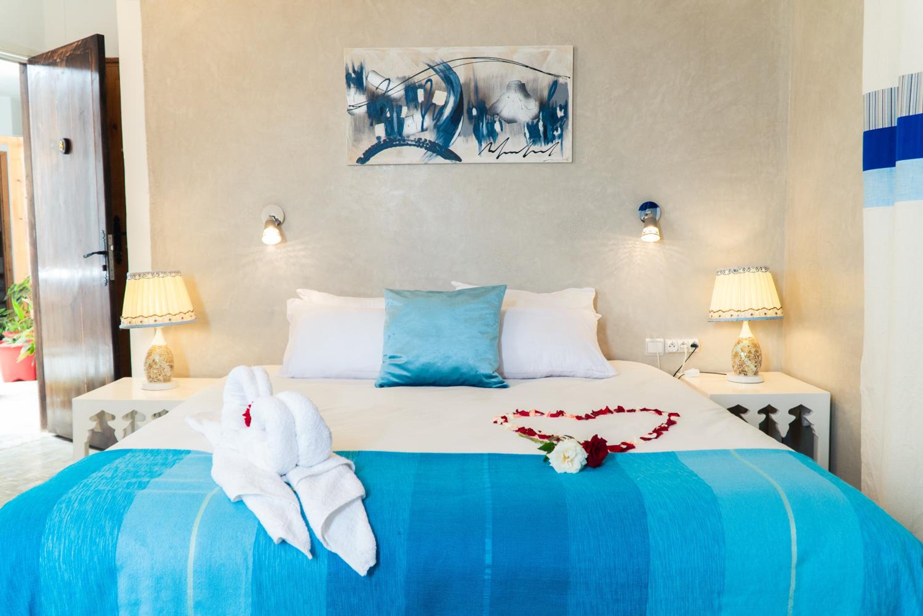 Deluxe Double or Twin Room - Photo 6