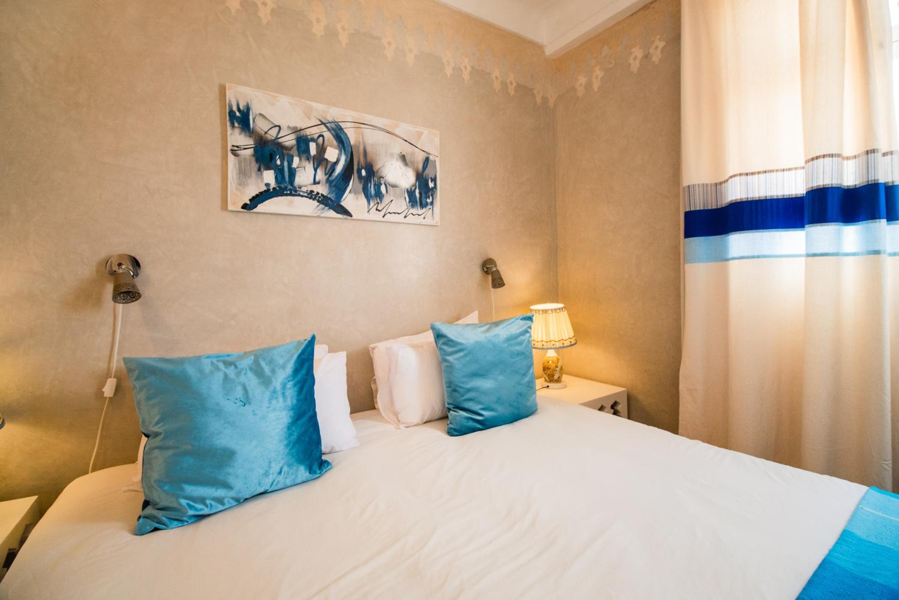 Deluxe Double or Twin Room - Photo 11