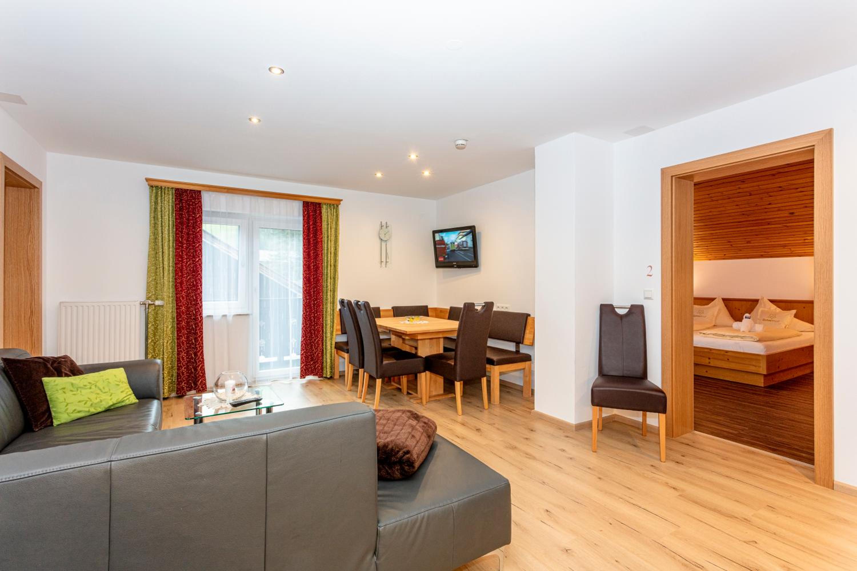 Two-Bedroom Apartment with Mountain View photo 3