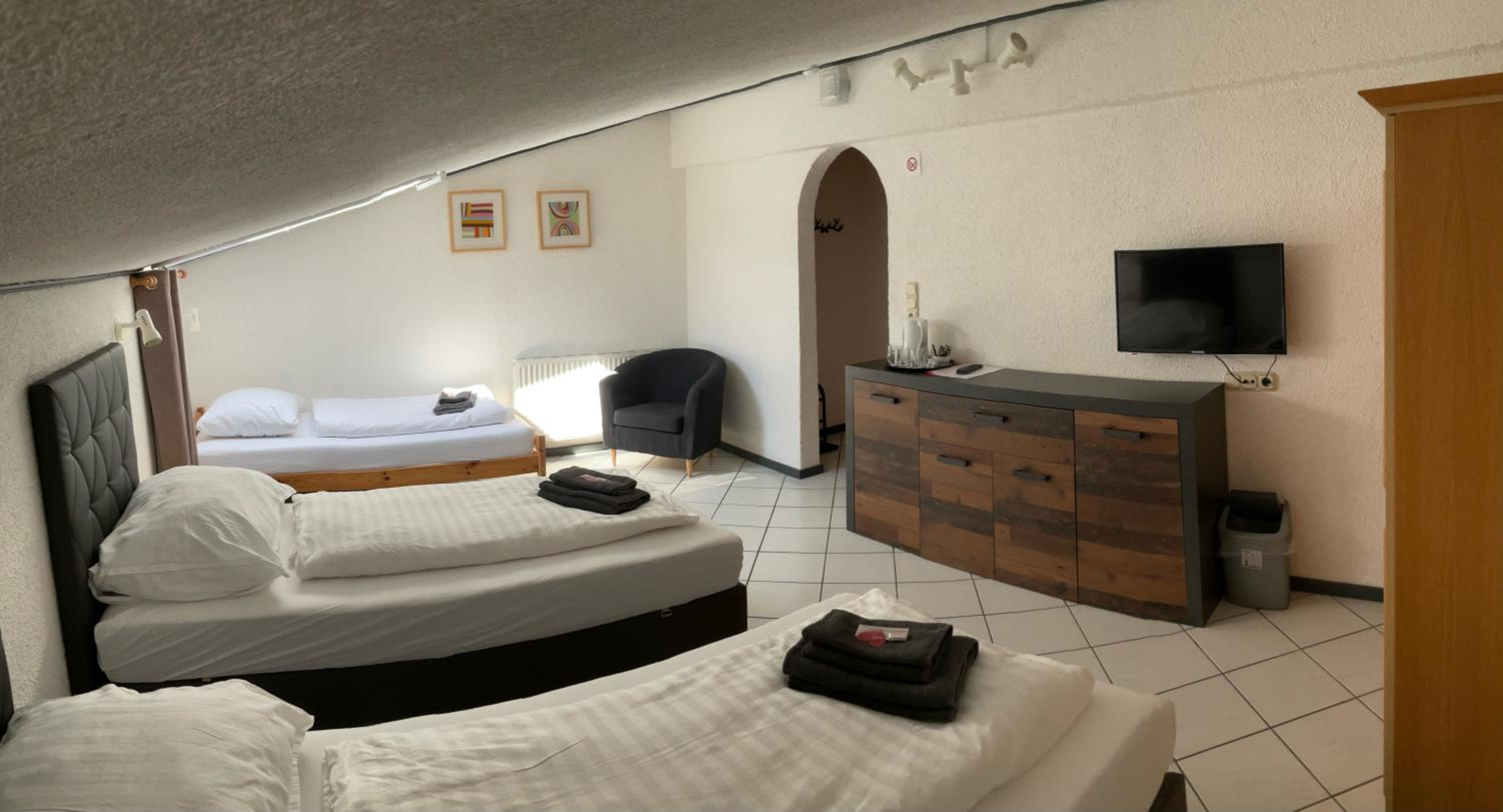 Standard Triple Room - Photo 4