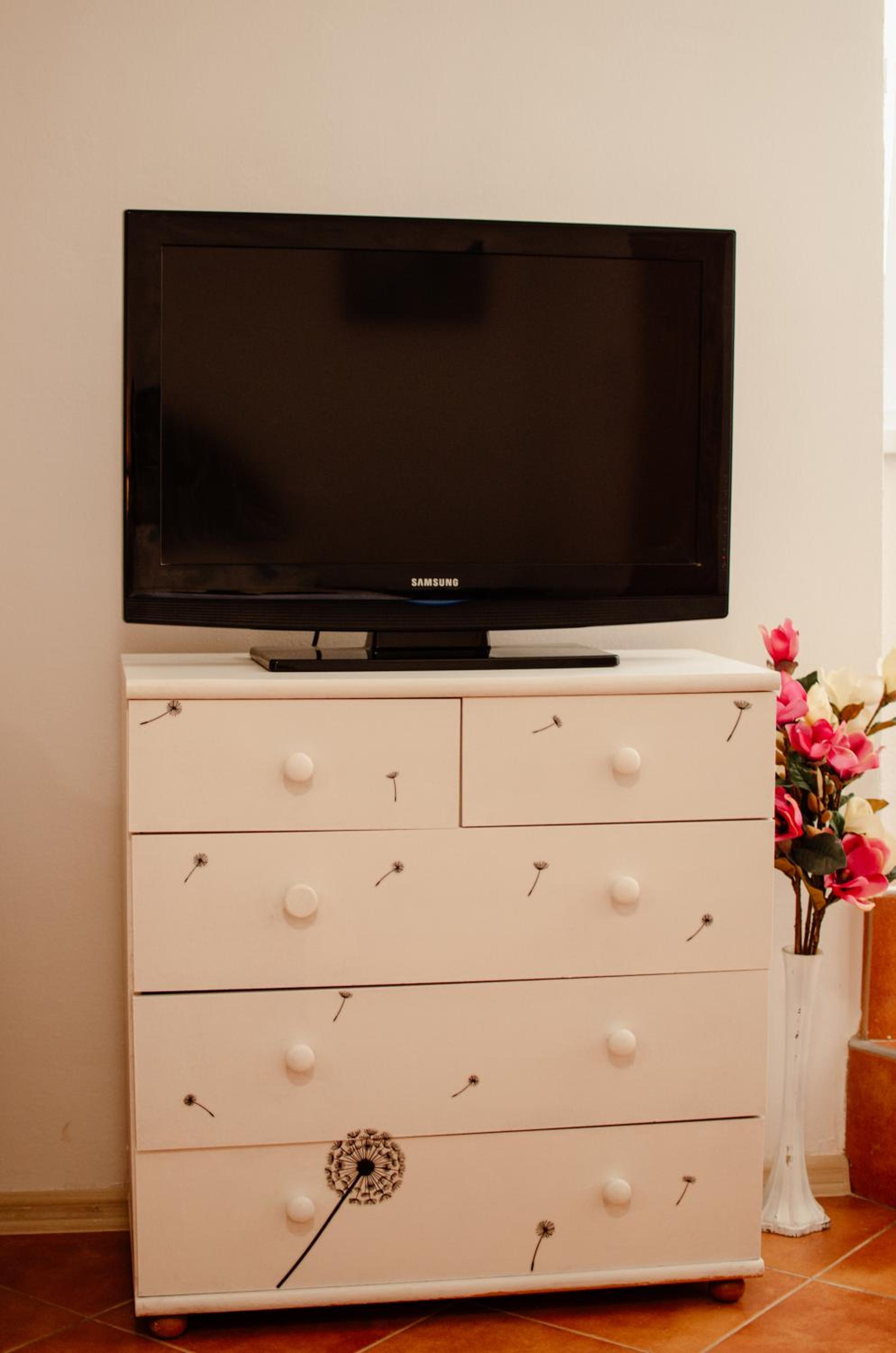 Studio Apartment - Photo 9