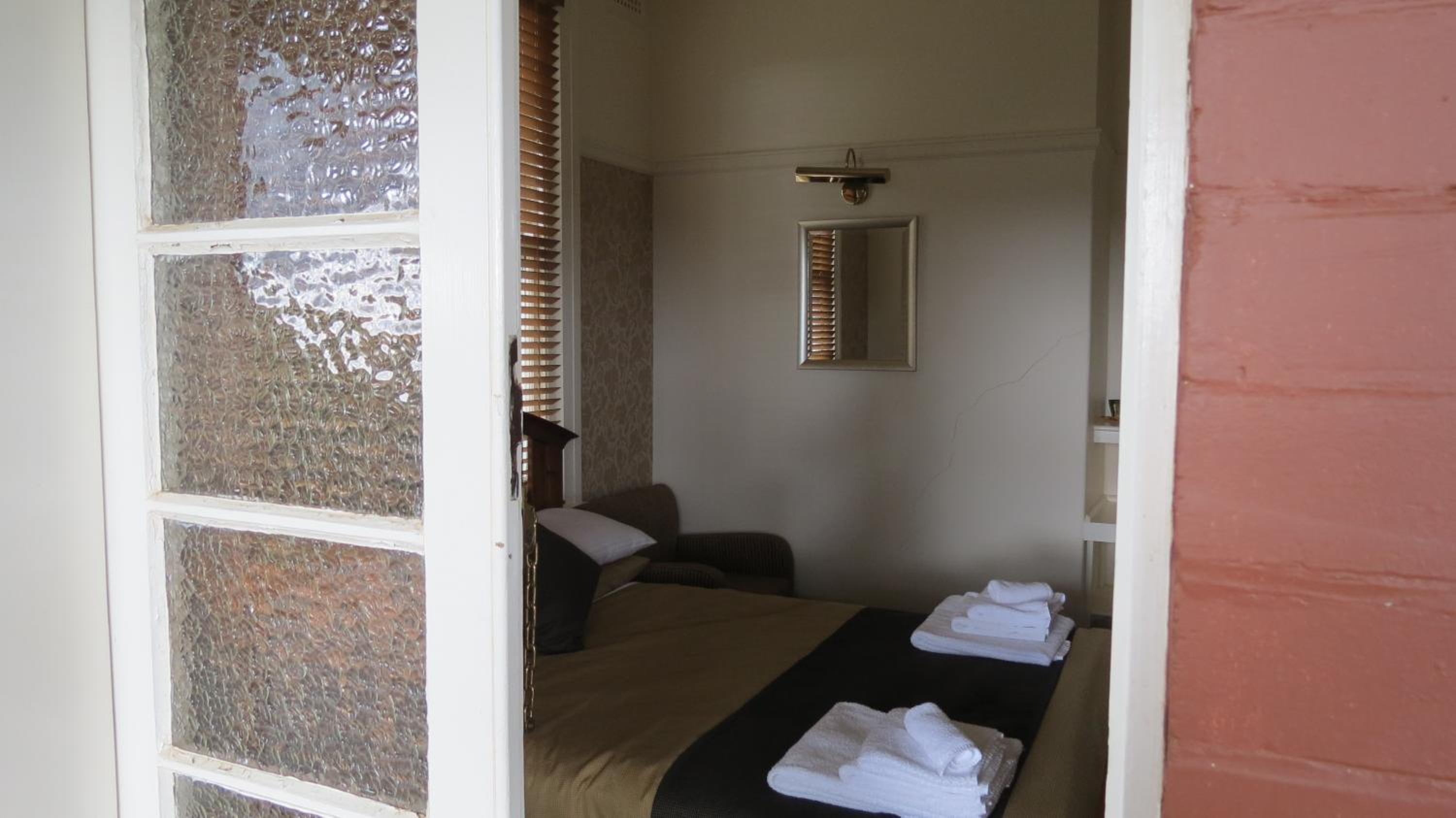 Queen Room with Balcony photo 2