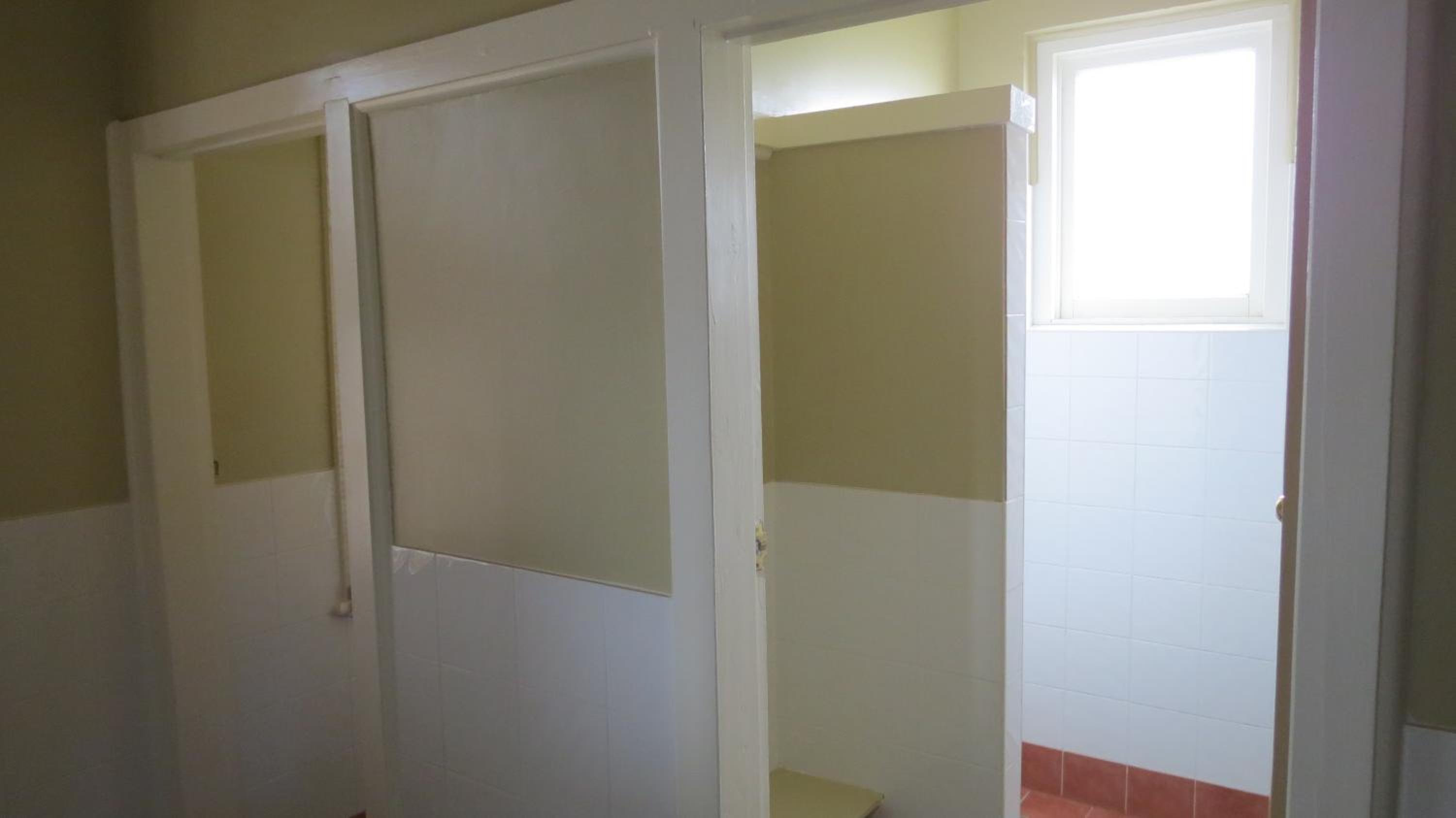 Queen Room With Shared Bathroom photo 2