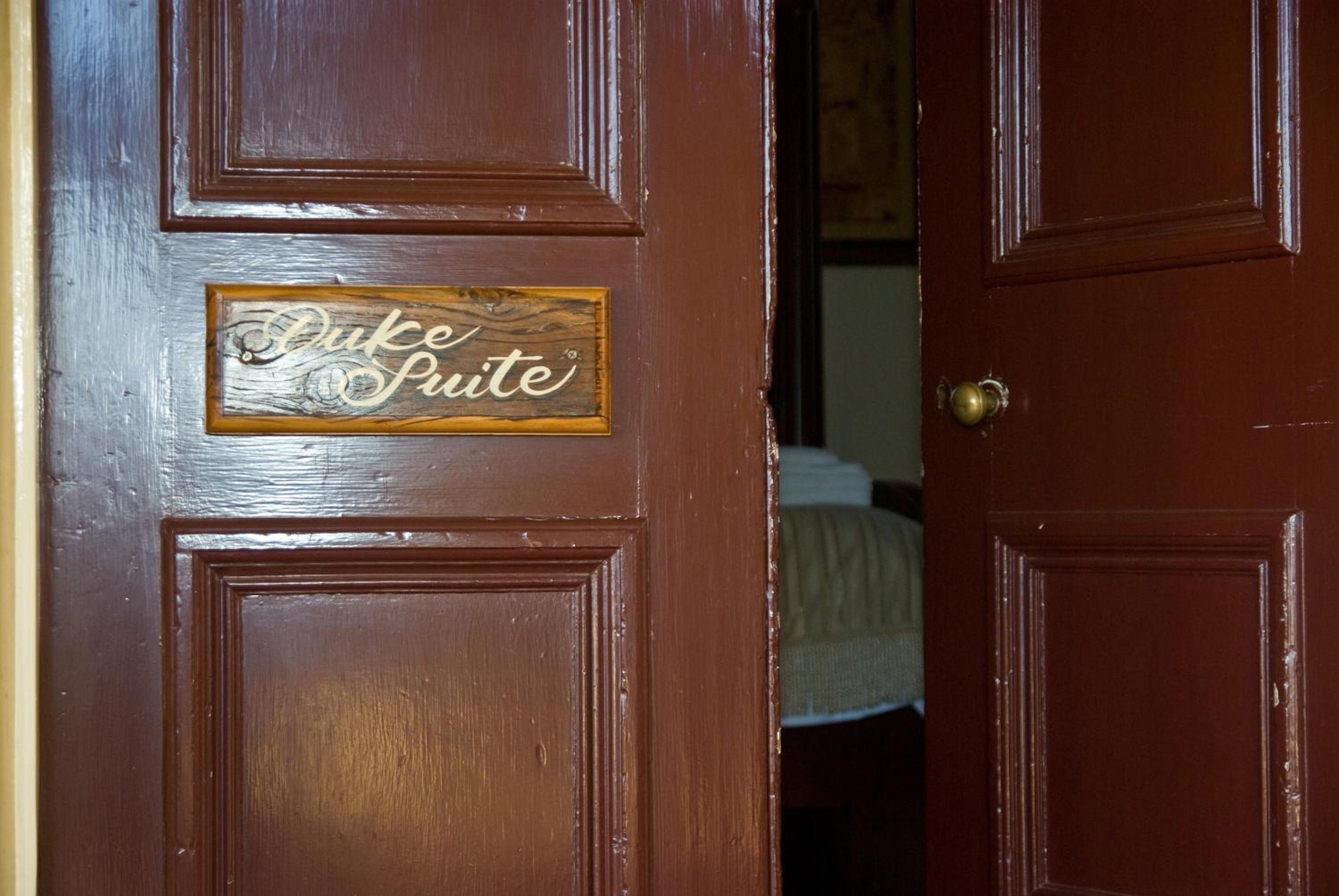 Deluxe Suite with Spa Bath photo 3