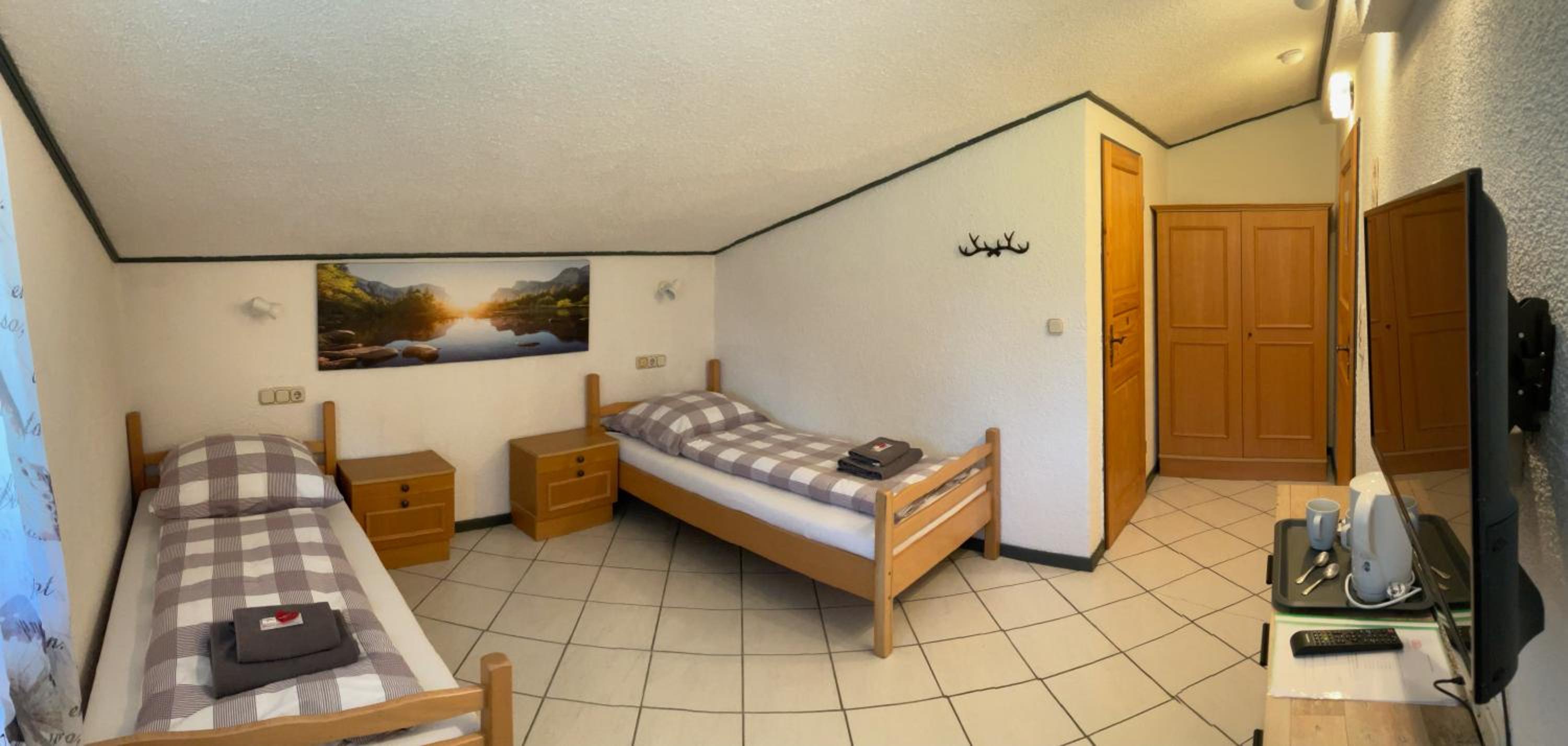 Twin Room - Photo 3