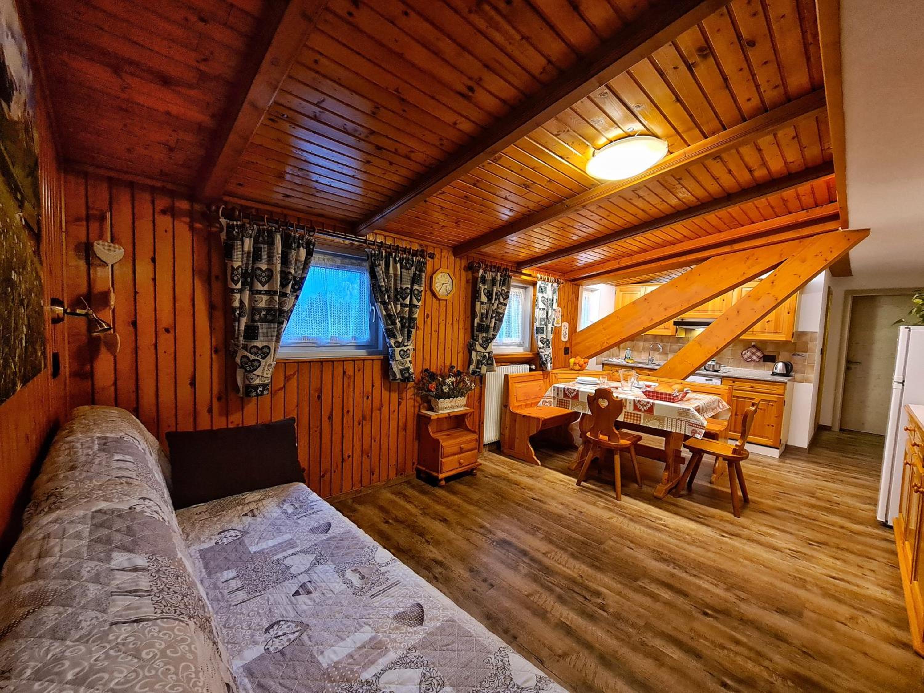 Attic One-Bedroom Apartment photo 1