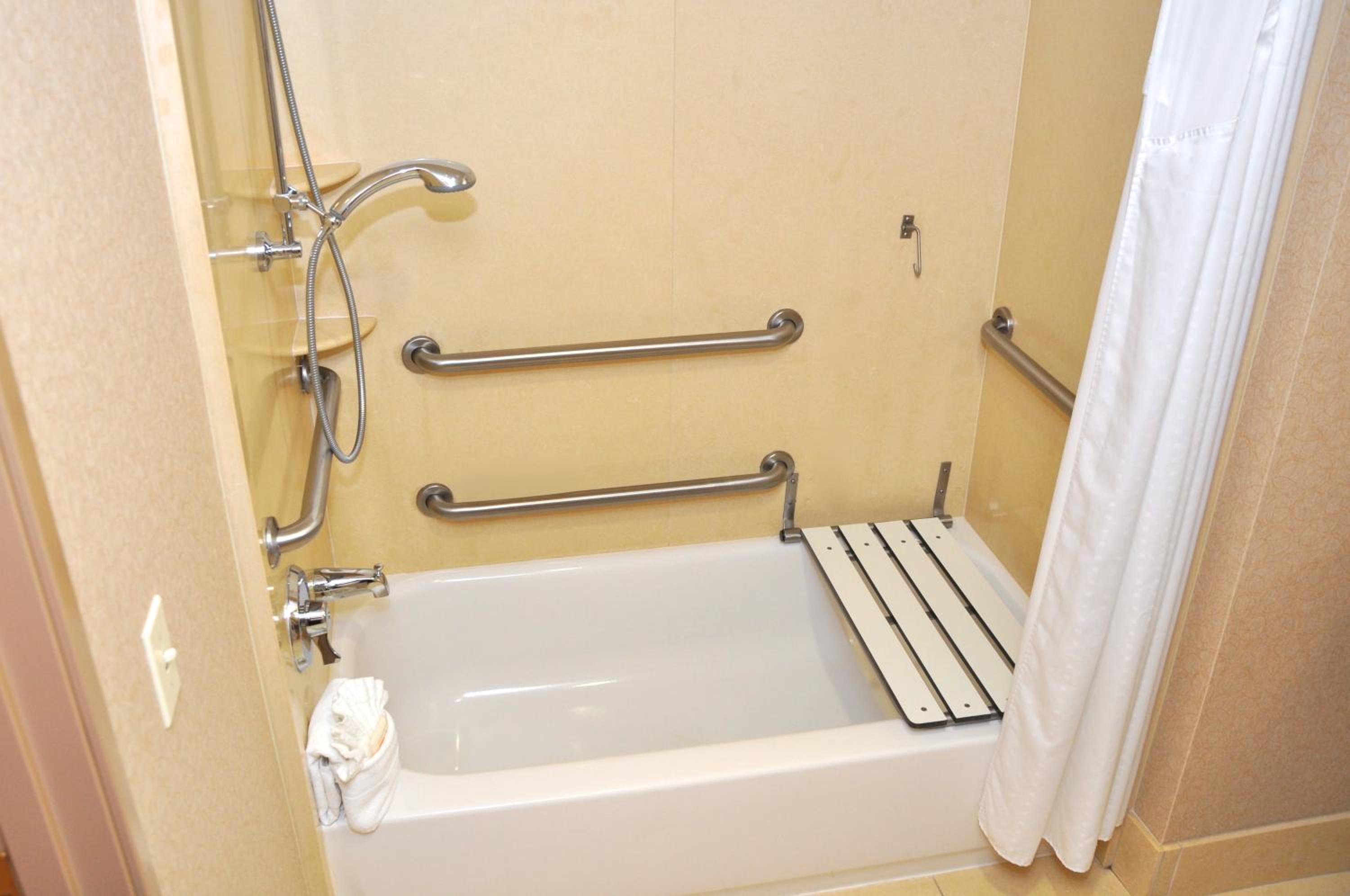 King Suite - Disability Access with Roll In Shower - Photo 2
