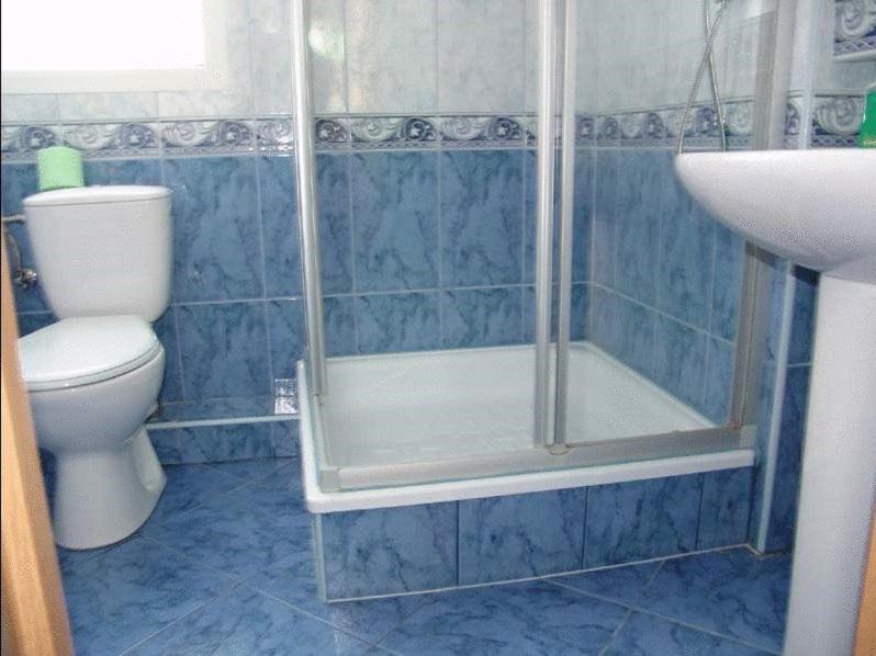 Triple Room with Private Bathroom - Photo 2