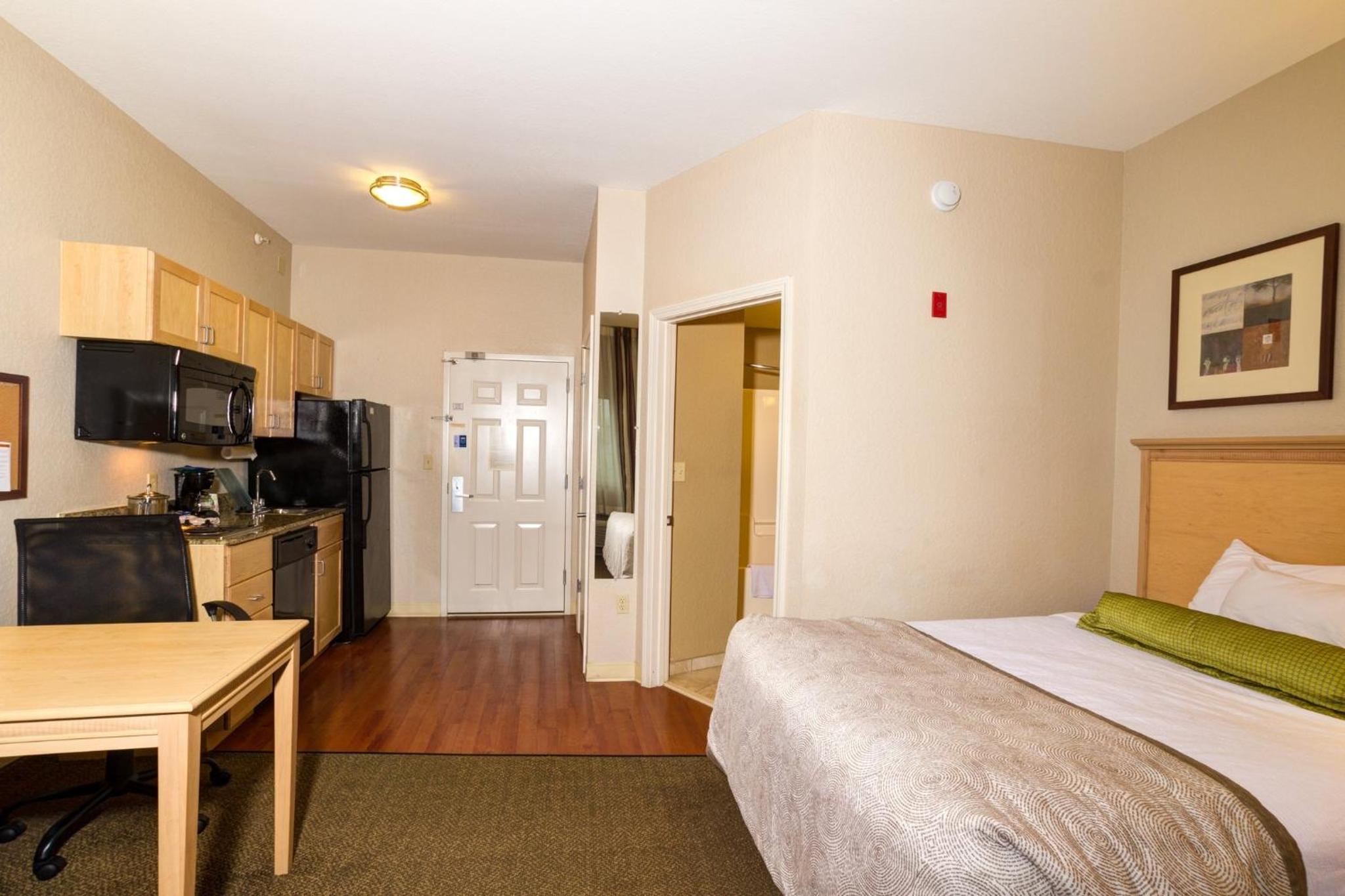 Studio Queen Suite - Photo 3