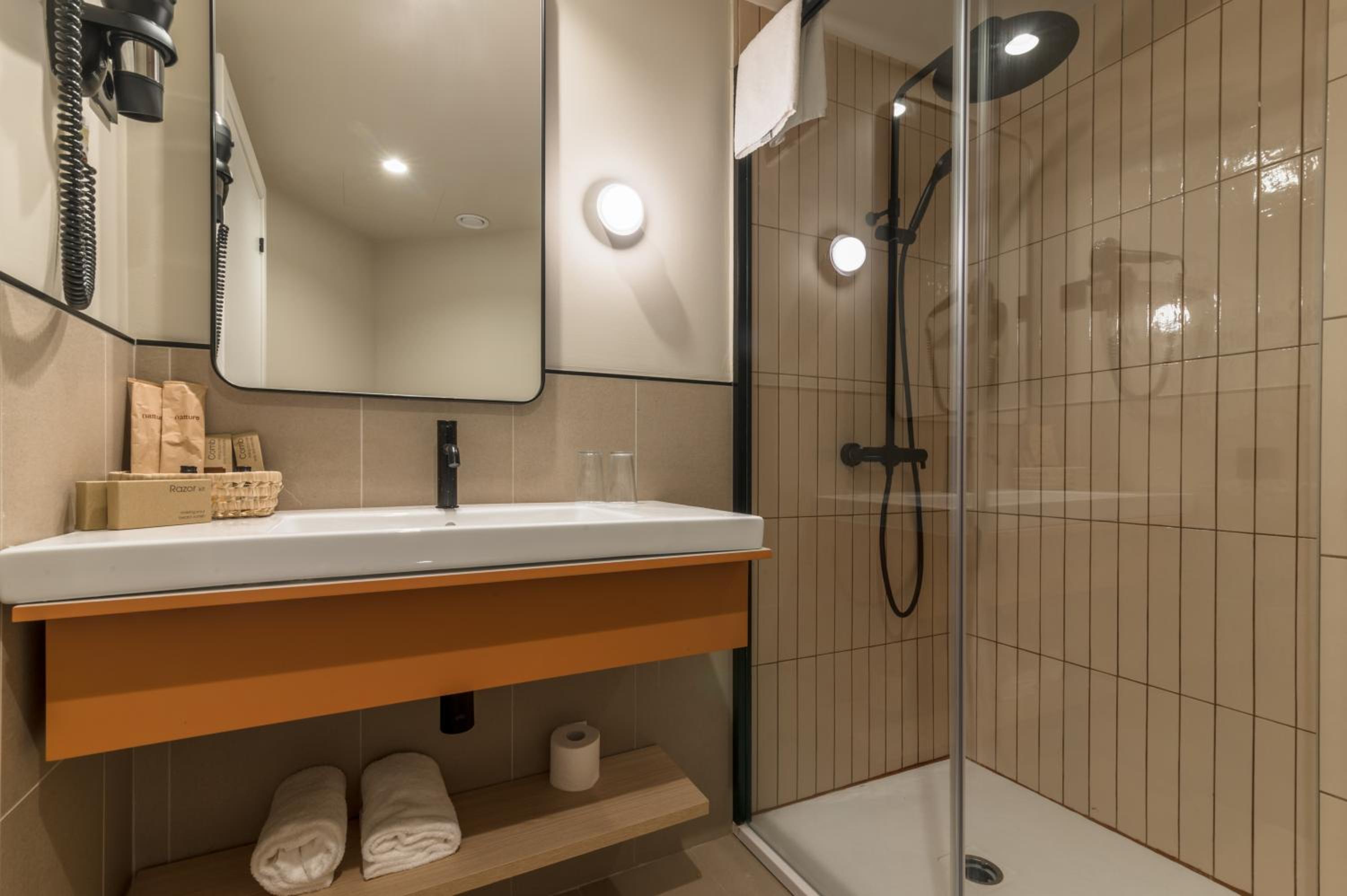 Double or Twin Room with Balcony photo 2