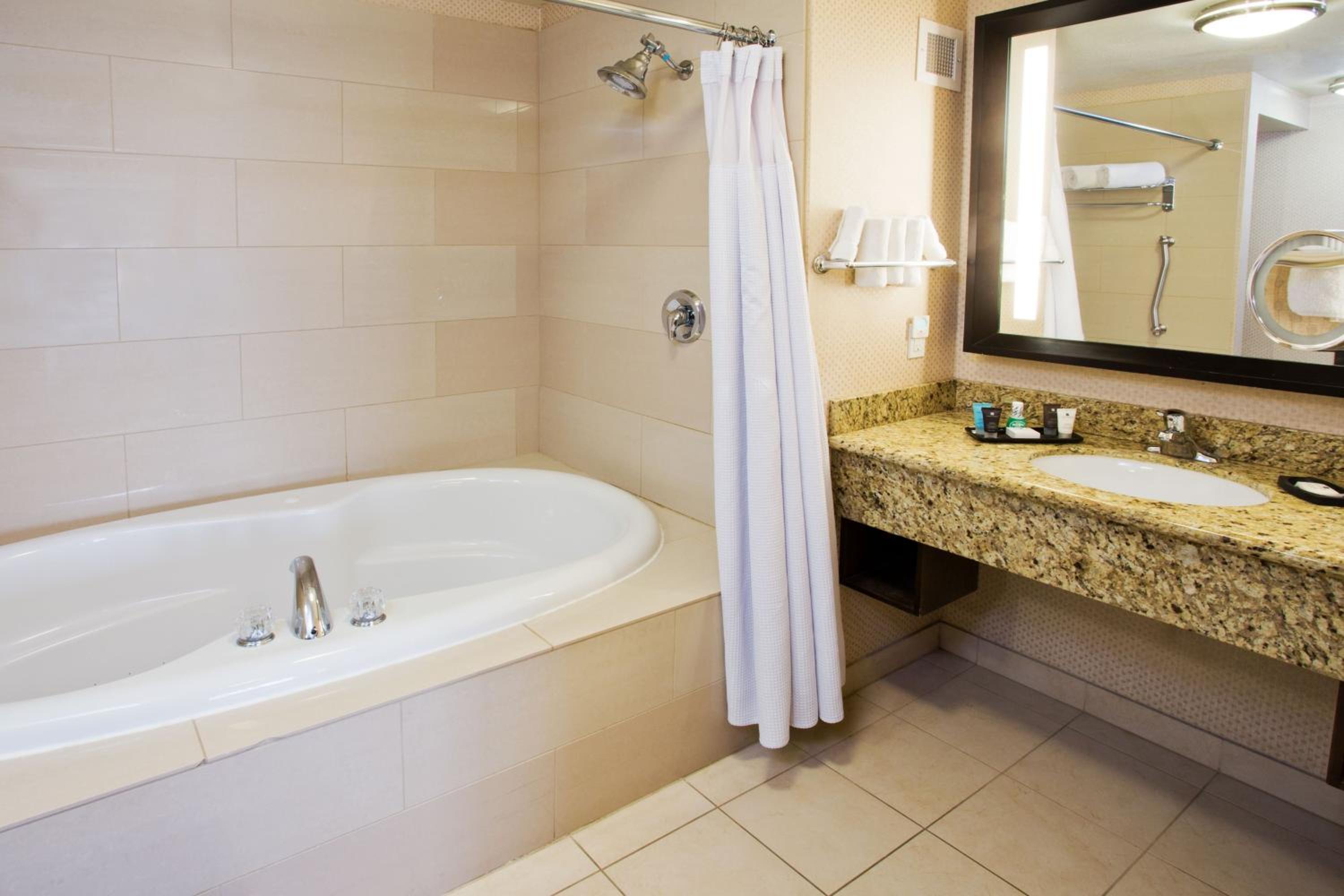 Junior King Suite - Photo 3