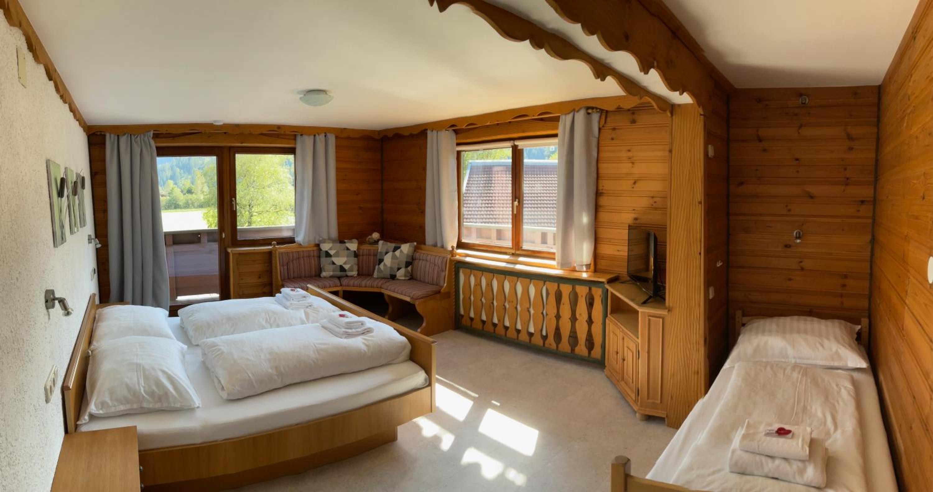 Triple Room with Balcony - Photo 3