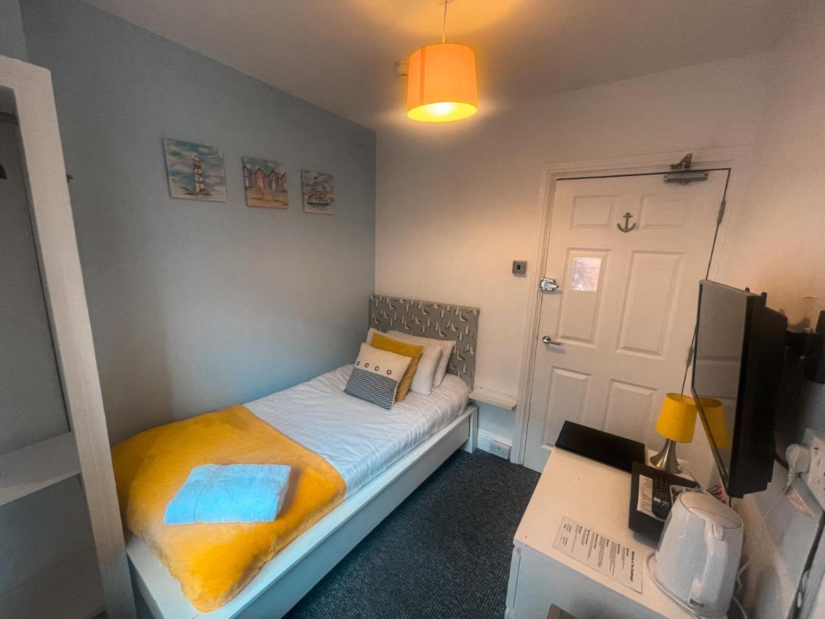 Standard Single Room with Shared Bathroom photo 1