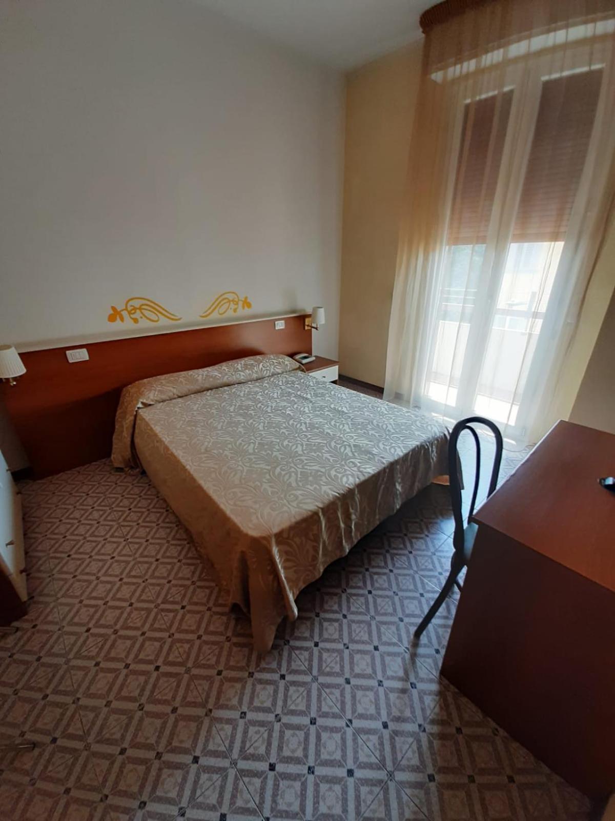 Economy Double Room photo 2