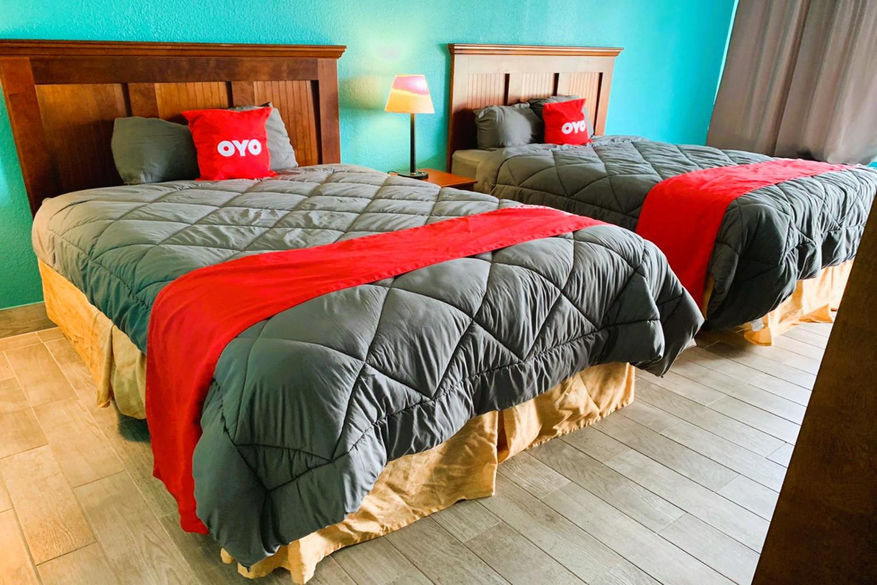 2 Queen Bed - Photo 1