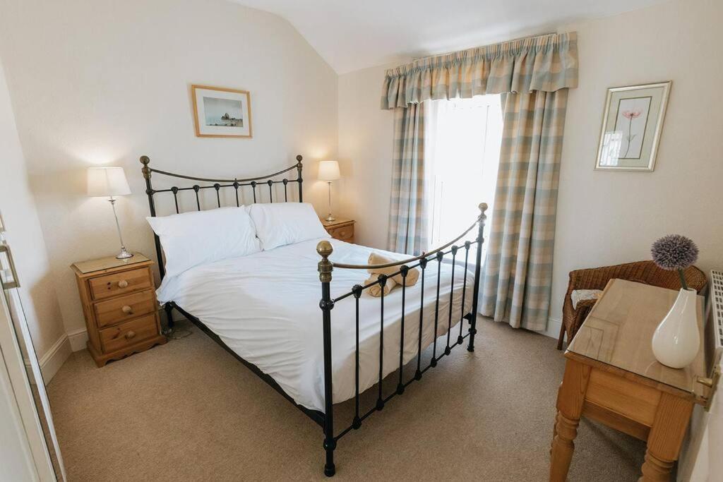 Three-Bedroom House photo 2