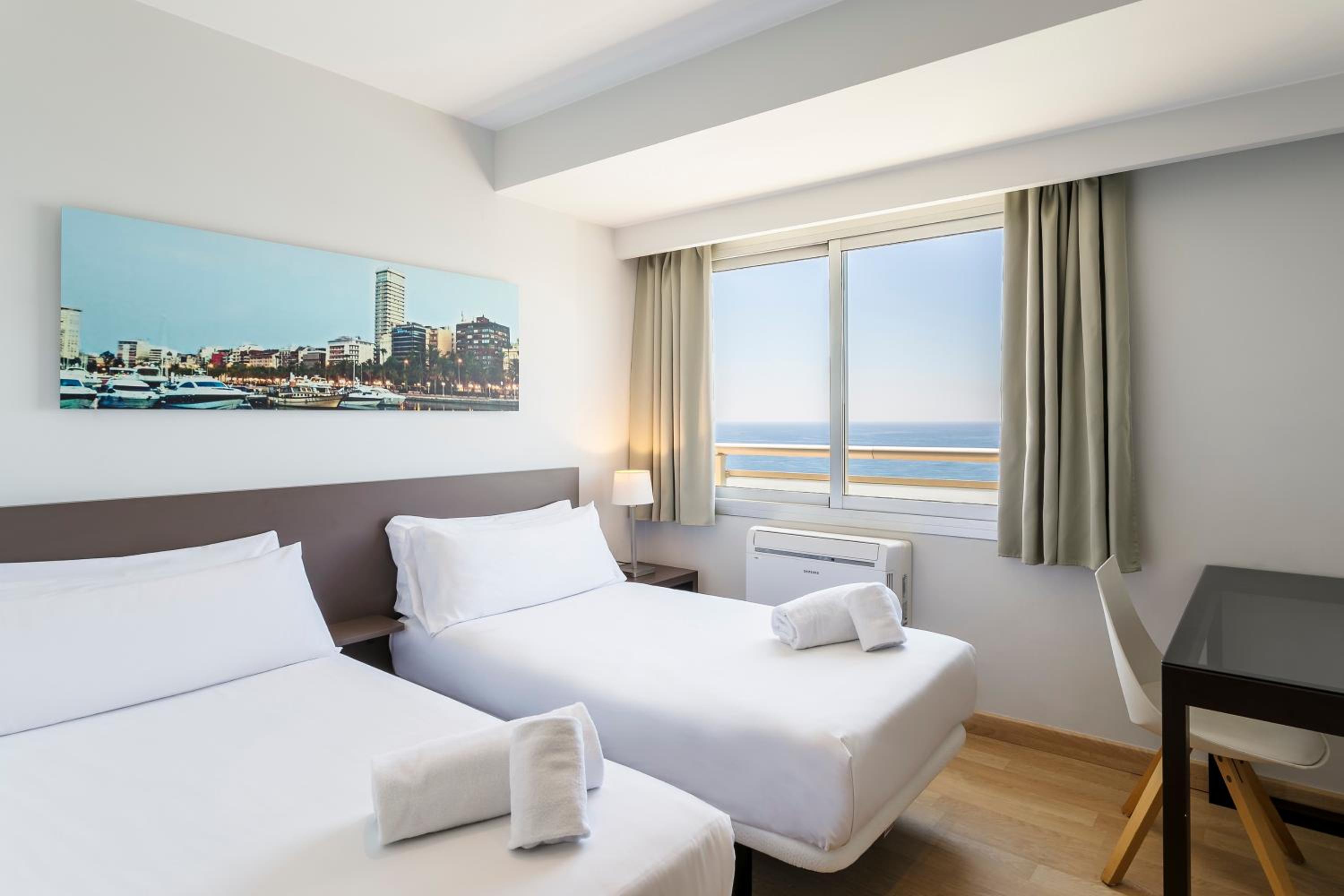 Family Room with Sea View thumbnail 5