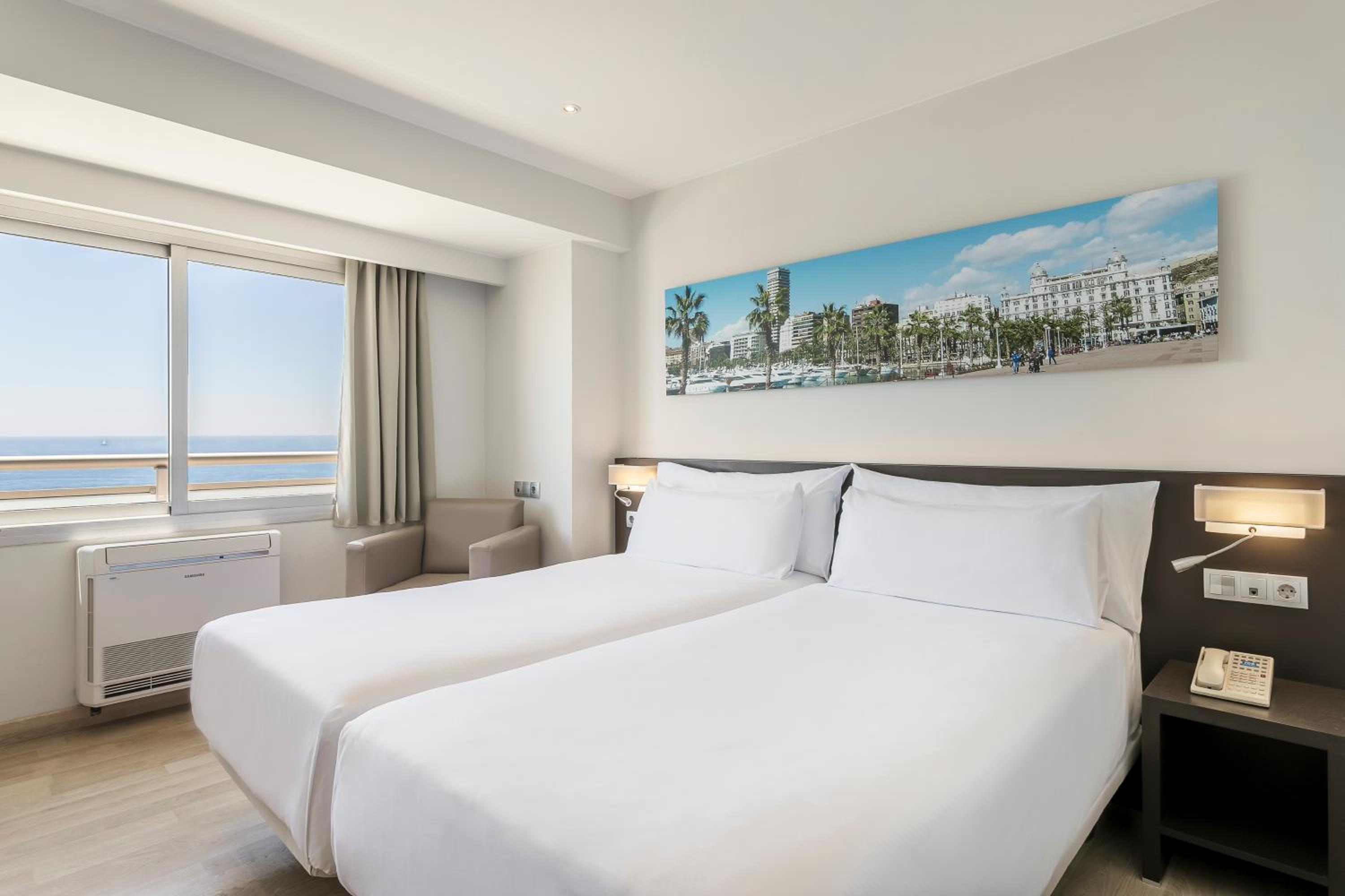 Family Room with Sea View - Photo 7
