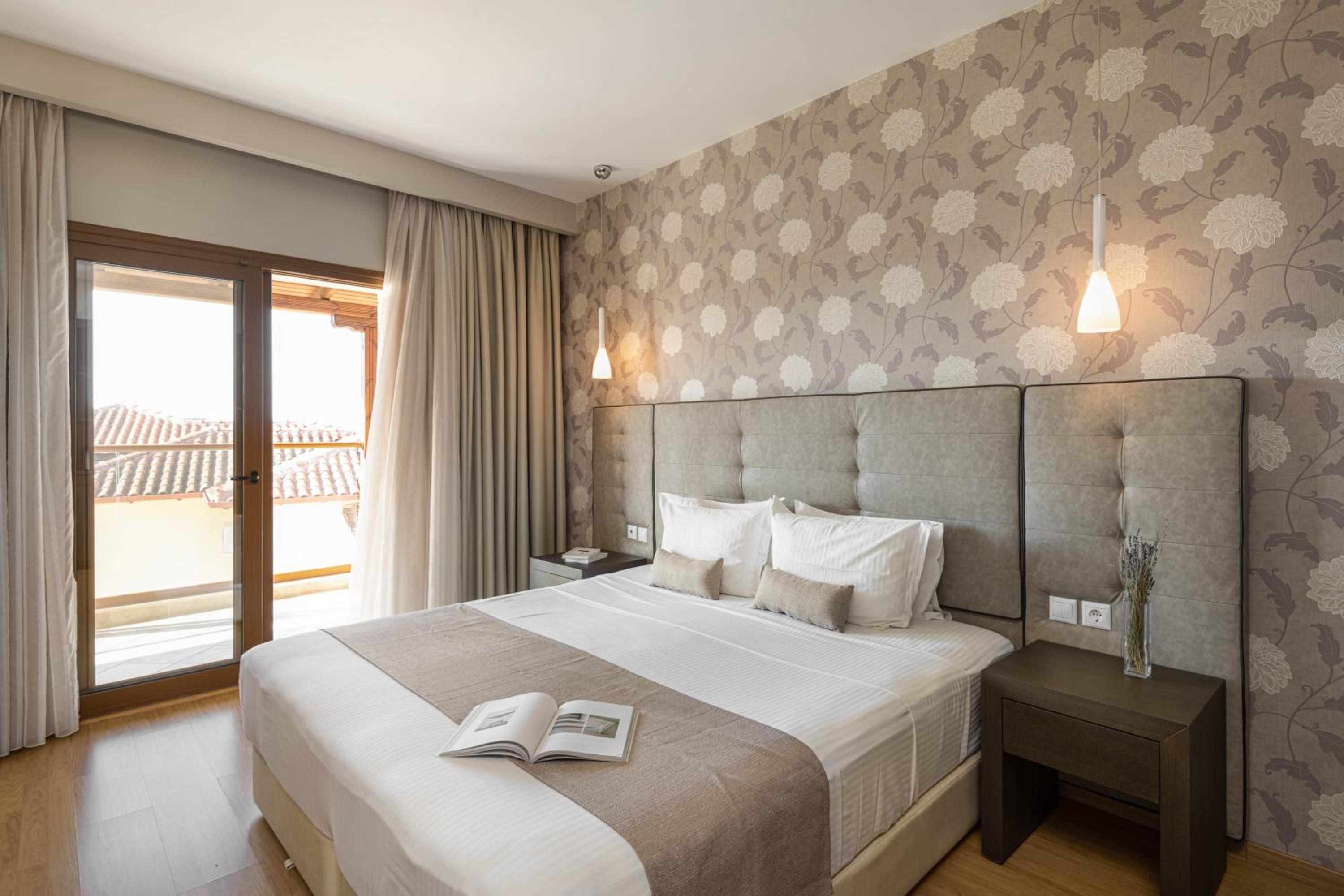 Deluxe Double Room with Side Sea View