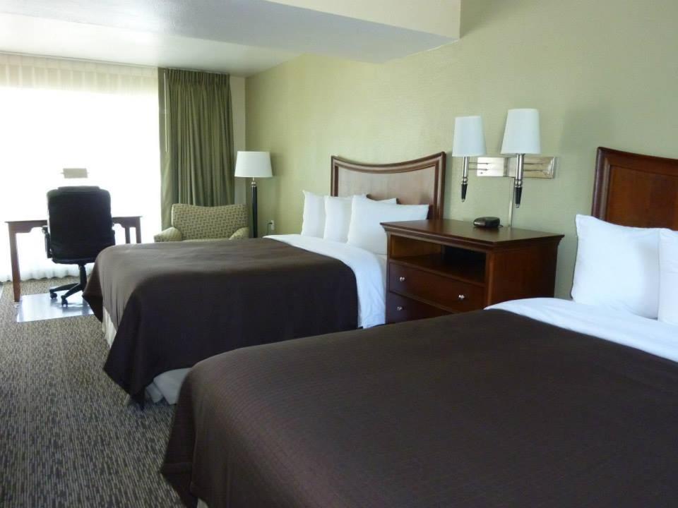 Queen Room with Two Queen Beds - Photo 13