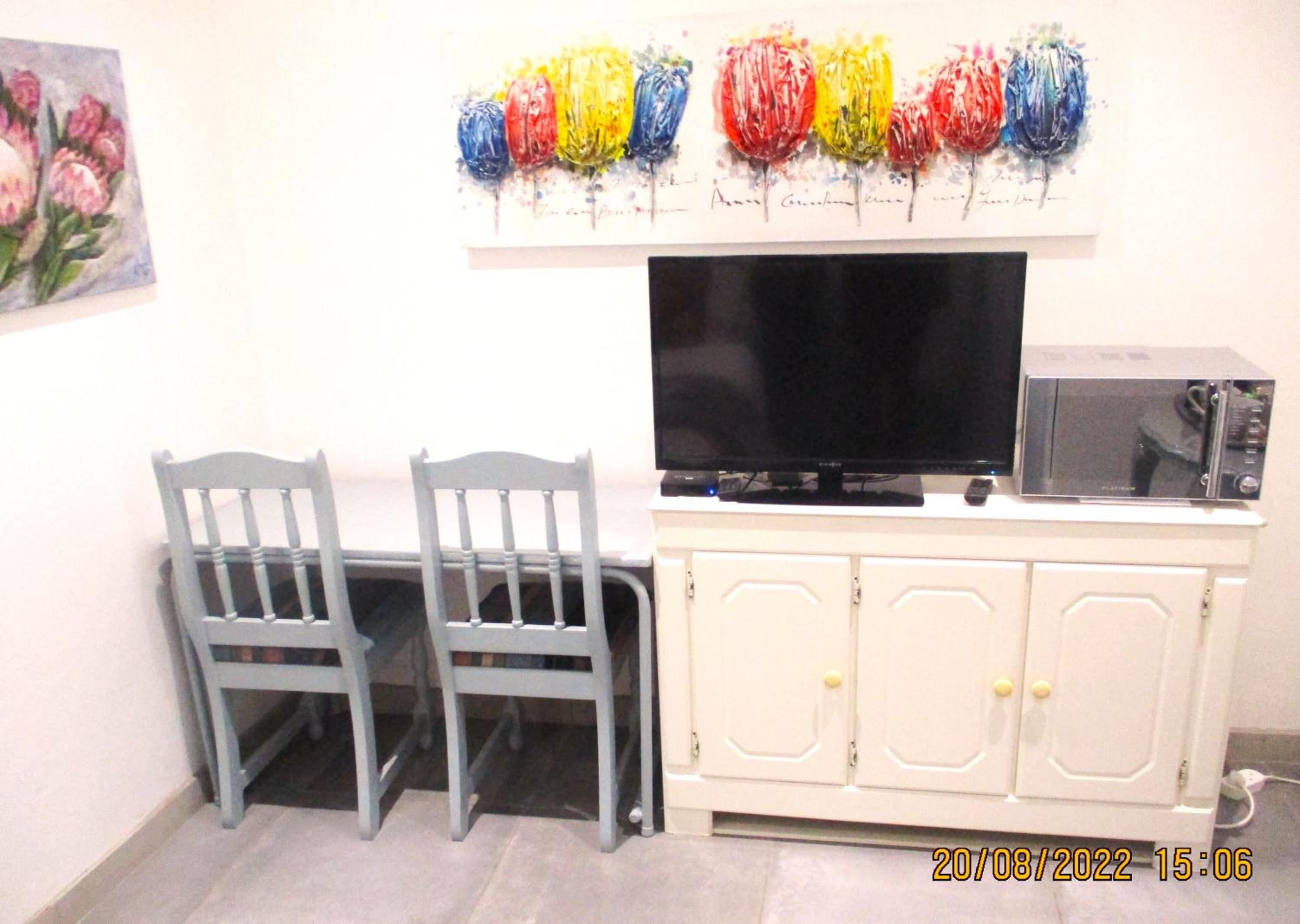 One-Bedroom Apartment - Photo 3