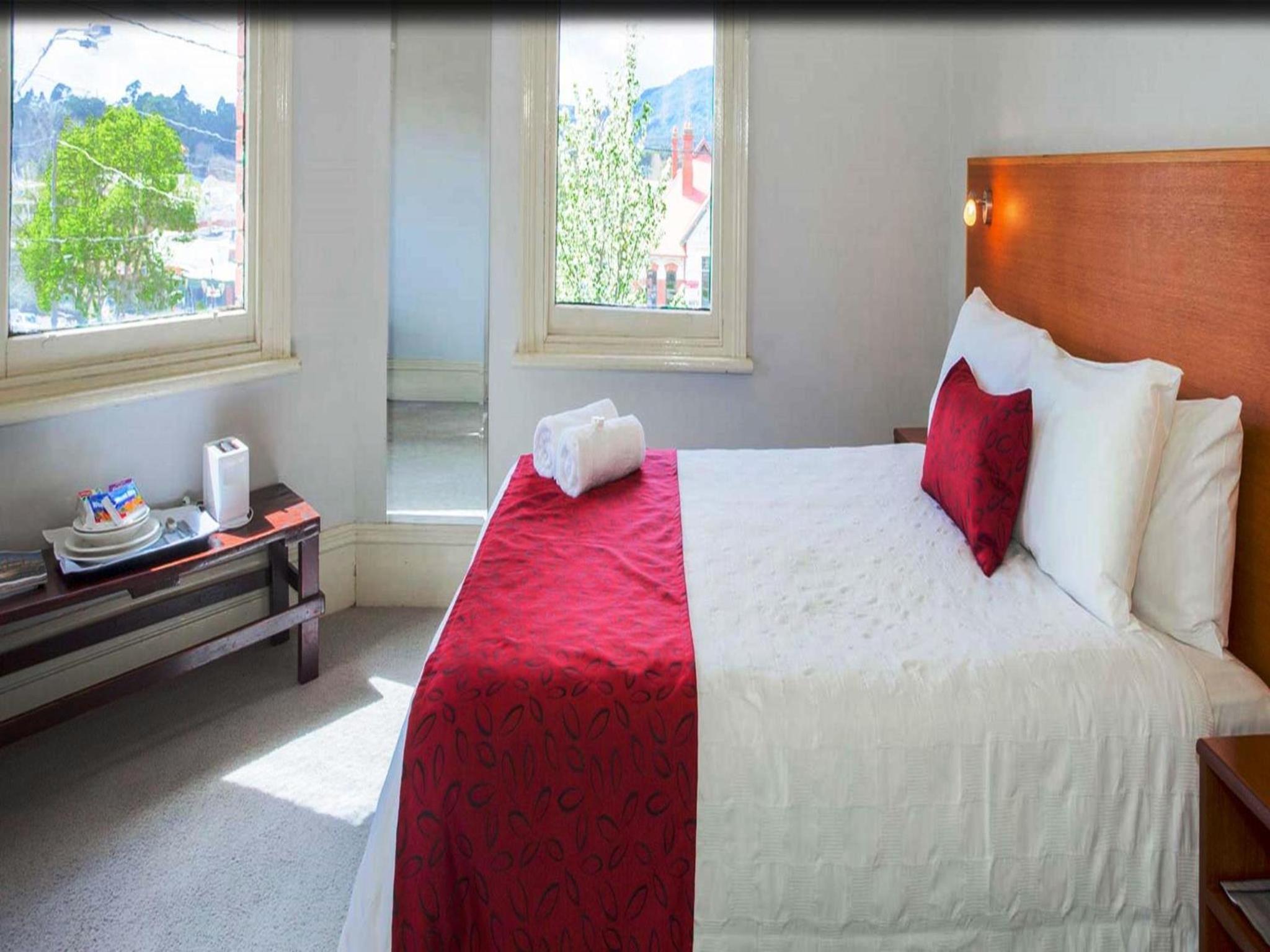 One-Bedroom with Mountain View photo 2