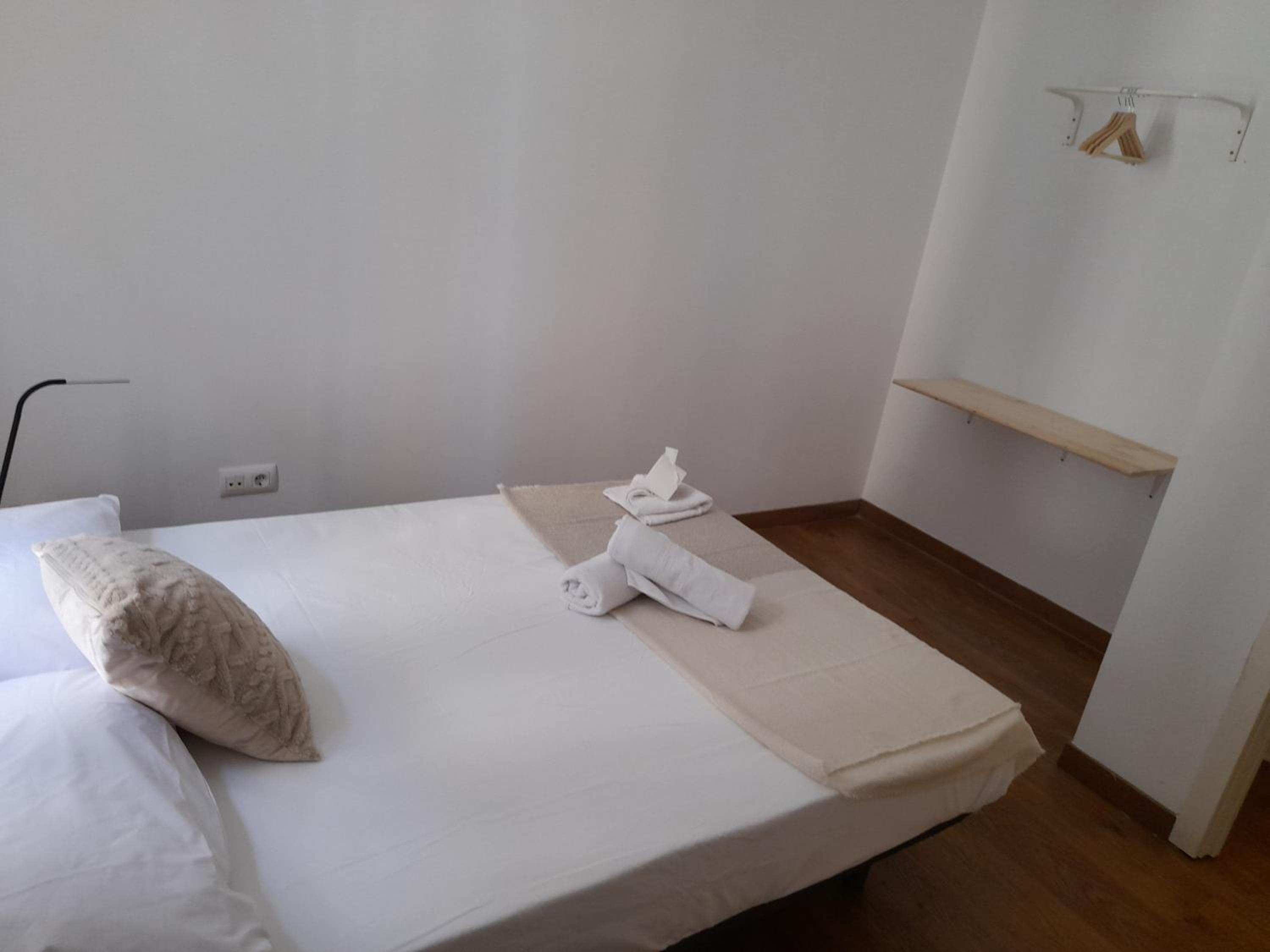 Double Room with Shared Bathroom photo 3