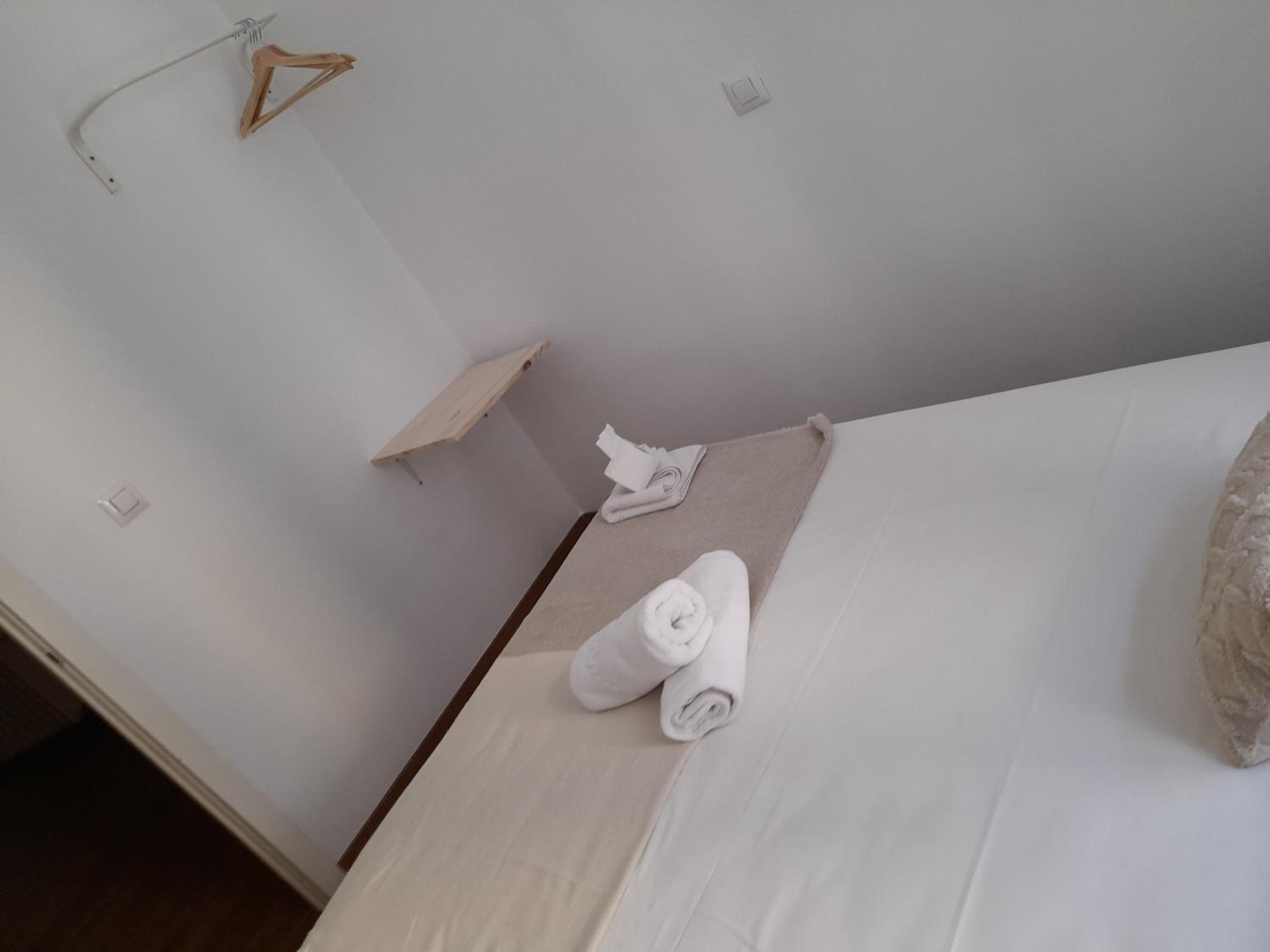 Double Room with Shared Bathroom photo 3