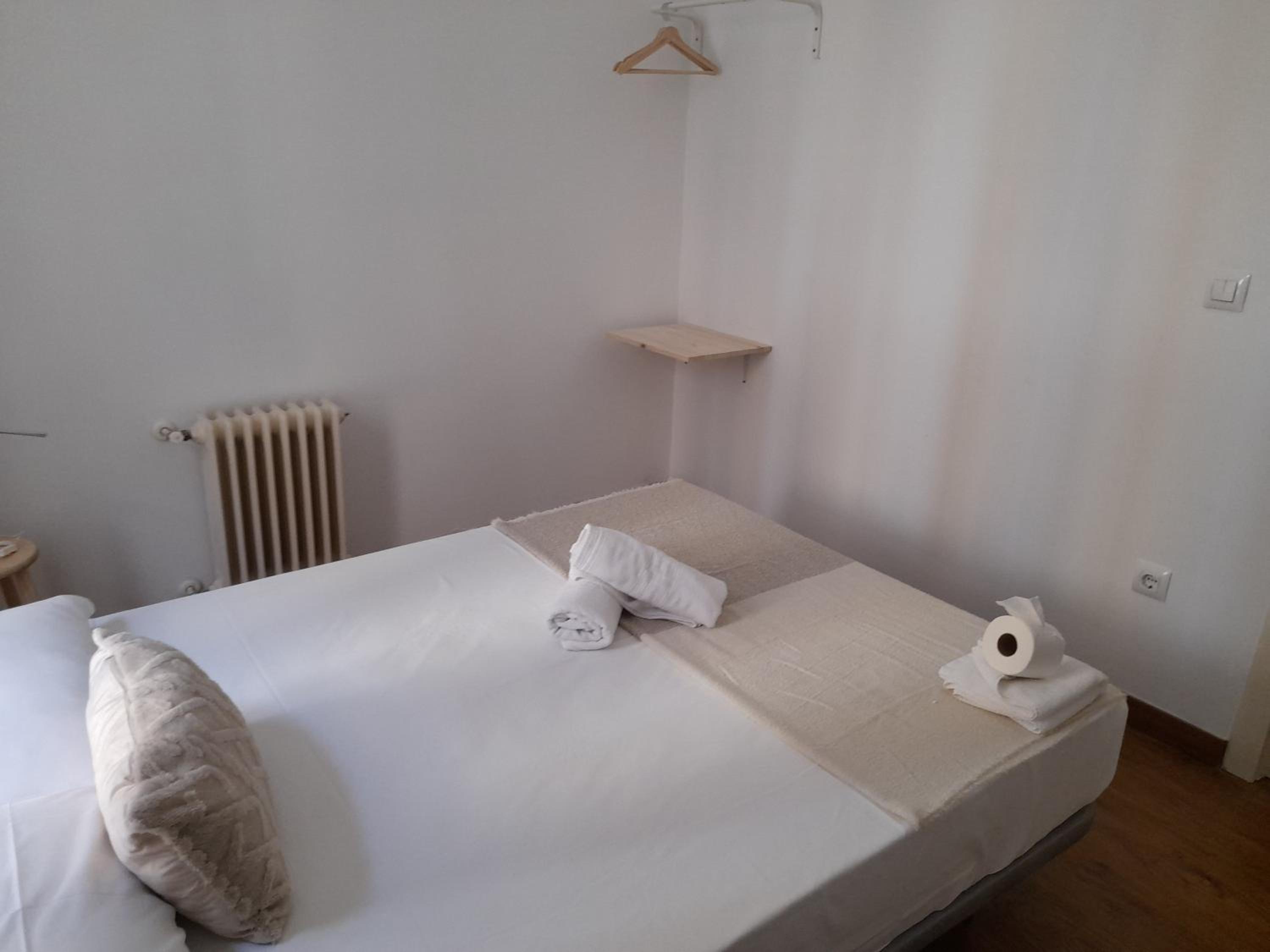 Double Room with Shared Bathroom photo 2