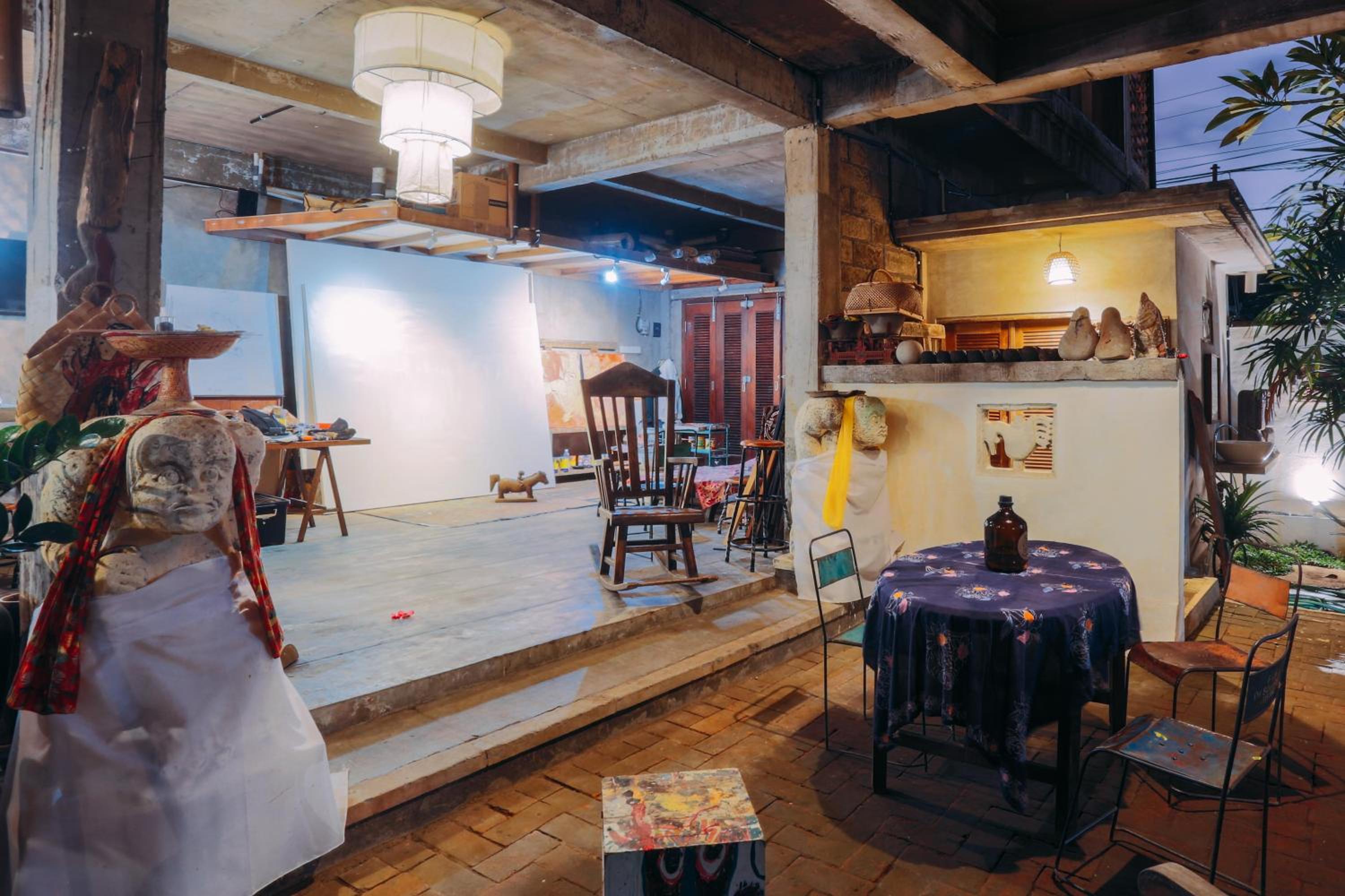 Studio - Photo 16